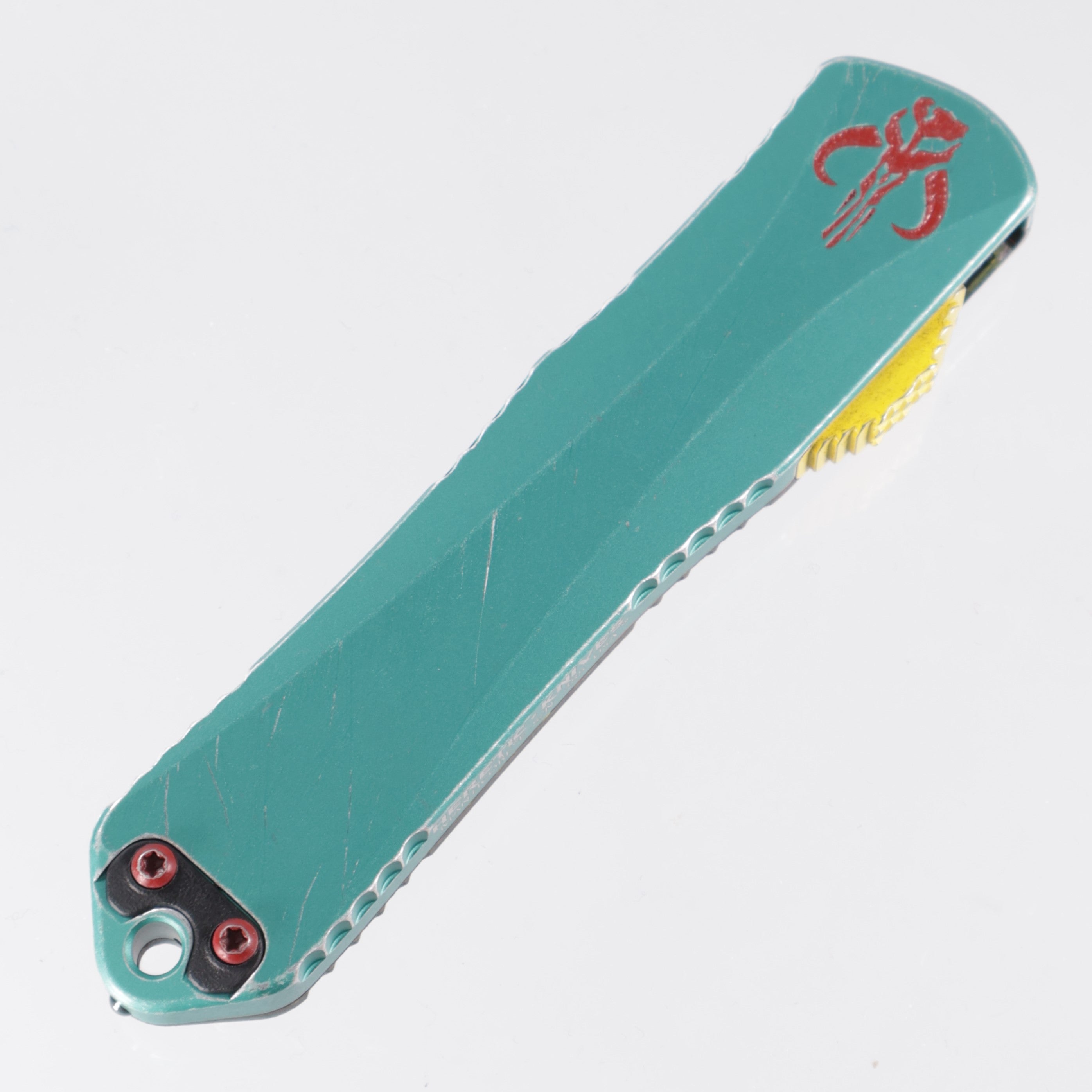 Heretic Manticore E - Bounty Hunter Bowie Full Serrated - CamoCarbon & Distressed Aluminum - Two-Tone Magnacut - H026B-14C-BOUNTY