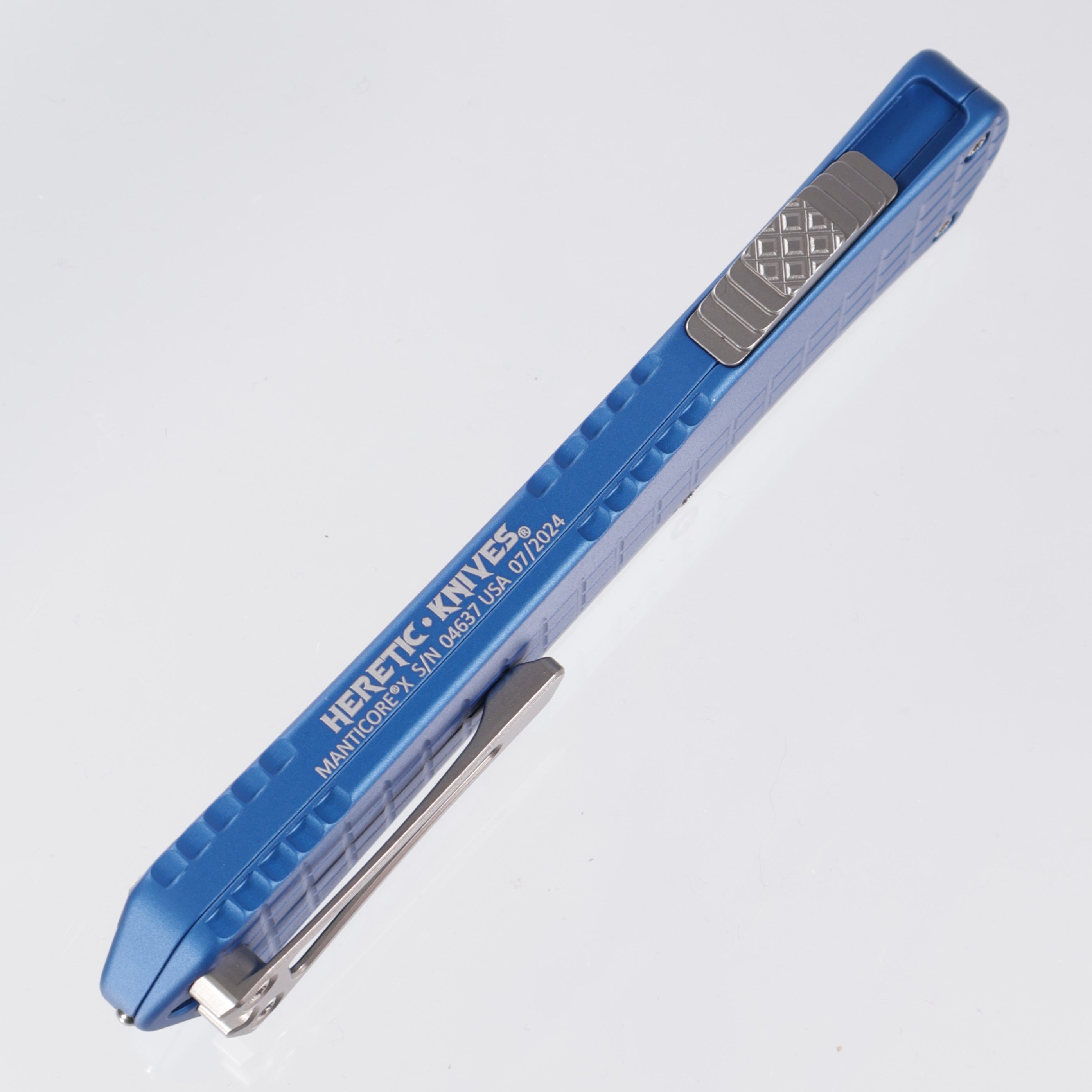 Heretic Manticore X - Blue Frag Aluminum - Tanto Stonewash Magnacut - H031F-2A-BLU