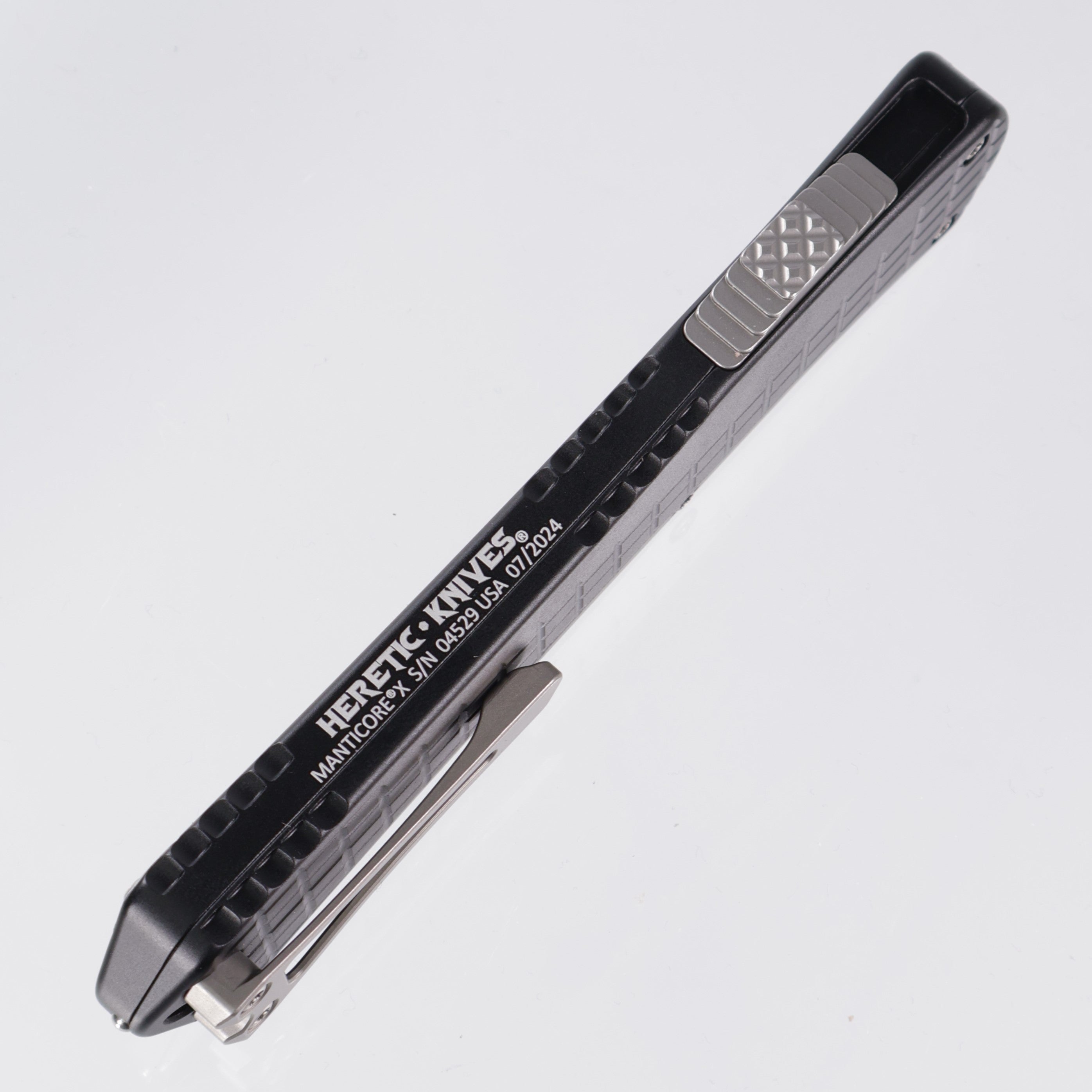 Heretic Manticore X - Black Frag Aluminum - Bowie Stonewash Magnacut - H030BF-2A