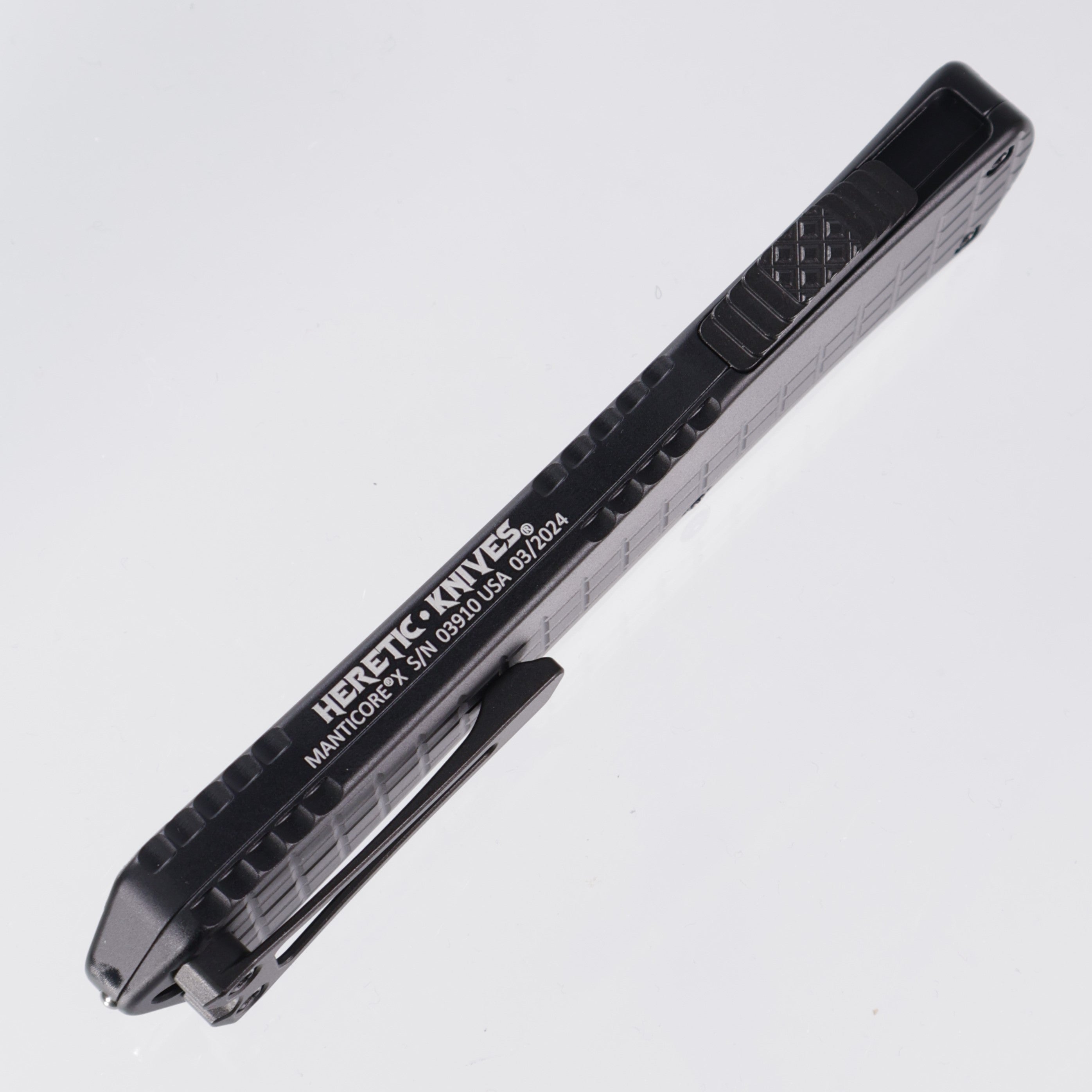 Heretic Manticore X - Black Frag Aluminum - Double Edge Two-Tone Magnacut - H032F-10A-T