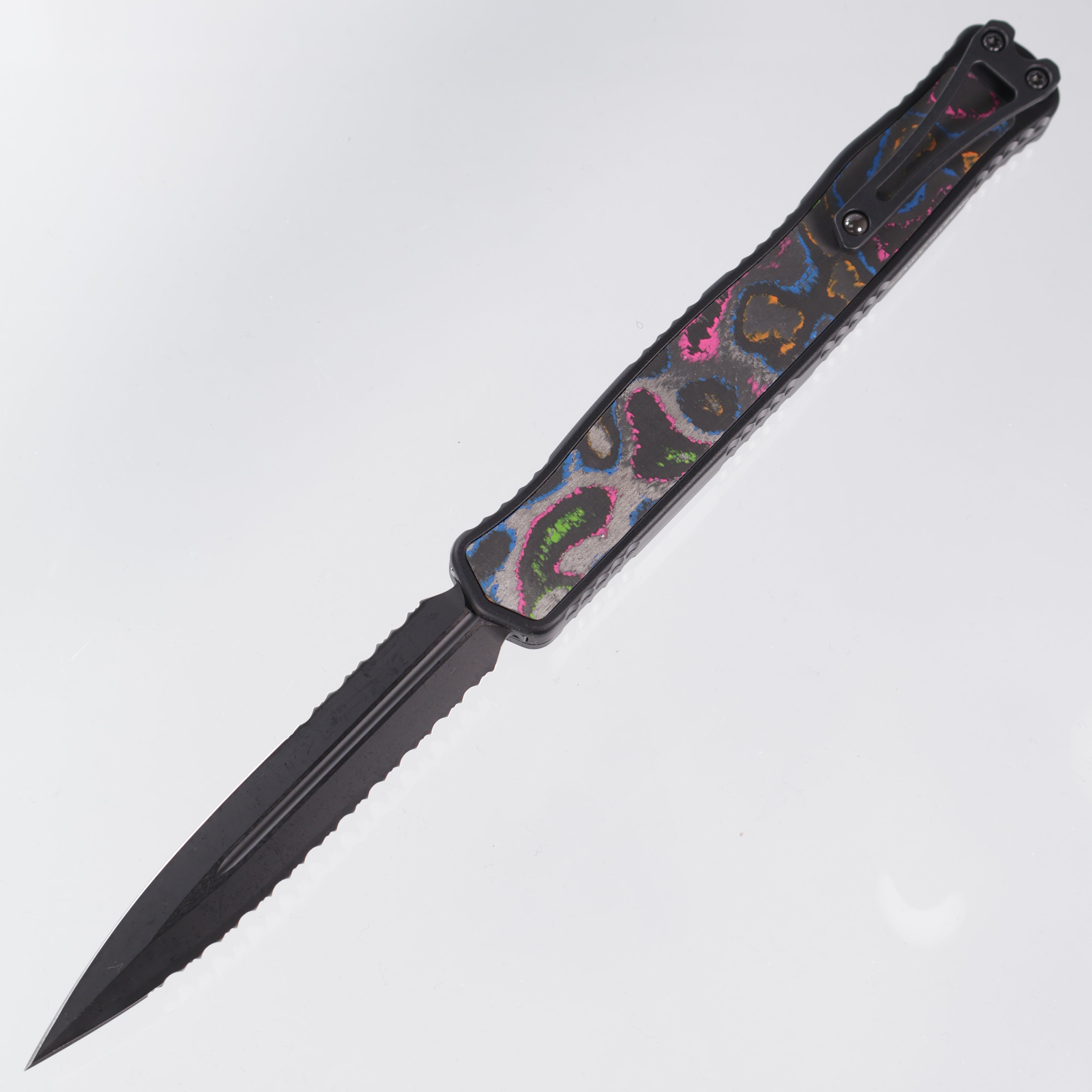 Heretic Cleric 2 - 80s Camo Carbon Inlaid Body & Button - Double Edge 3/4 Serrated - DLC Magnacut - BR OP Exclusive - Cleric II H020-6E-80/CC