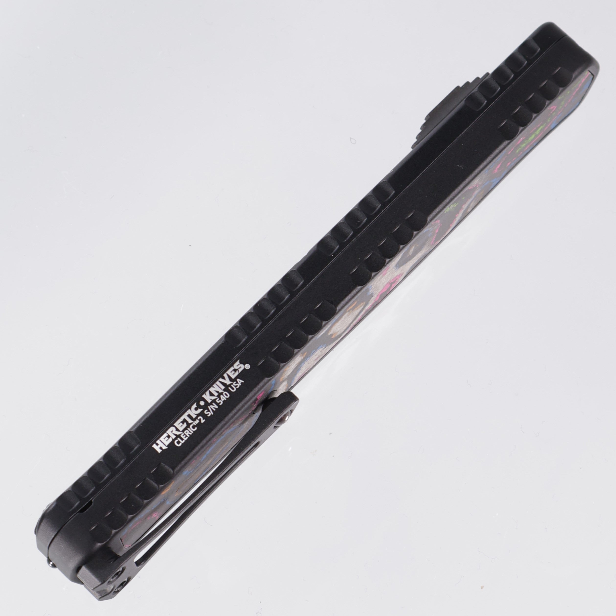 Heretic Cleric 2 - 80s Camo Carbon Inlaid Body & Button - Double Edge 3/4 Serrated - DLC Magnacut - BR OP Exclusive - Cleric II H020-6E-80/CC