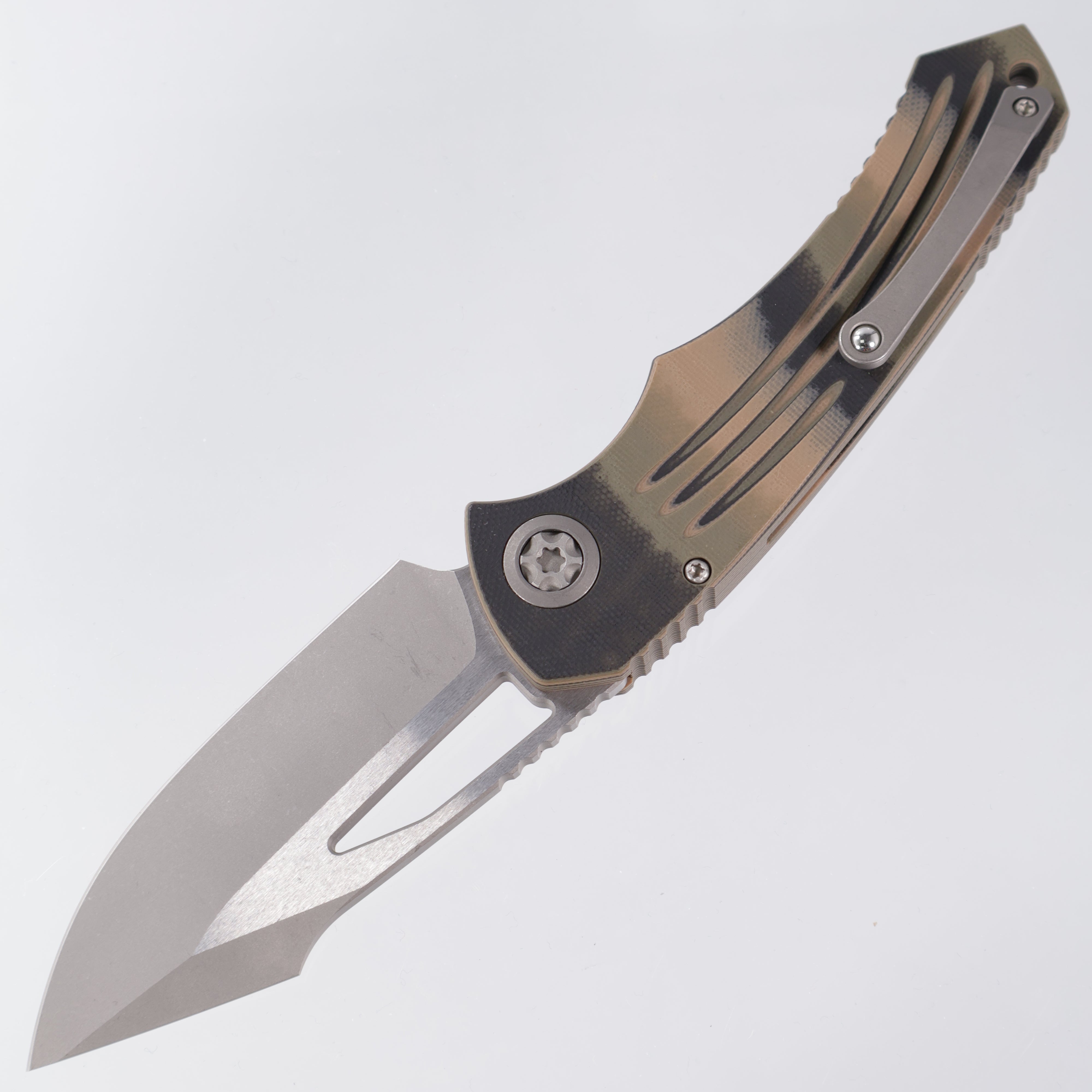 Heretic Pariah Manual - Tri-Camo G10 - Battleworn Magnacut - H046-5A-G10/CAMO