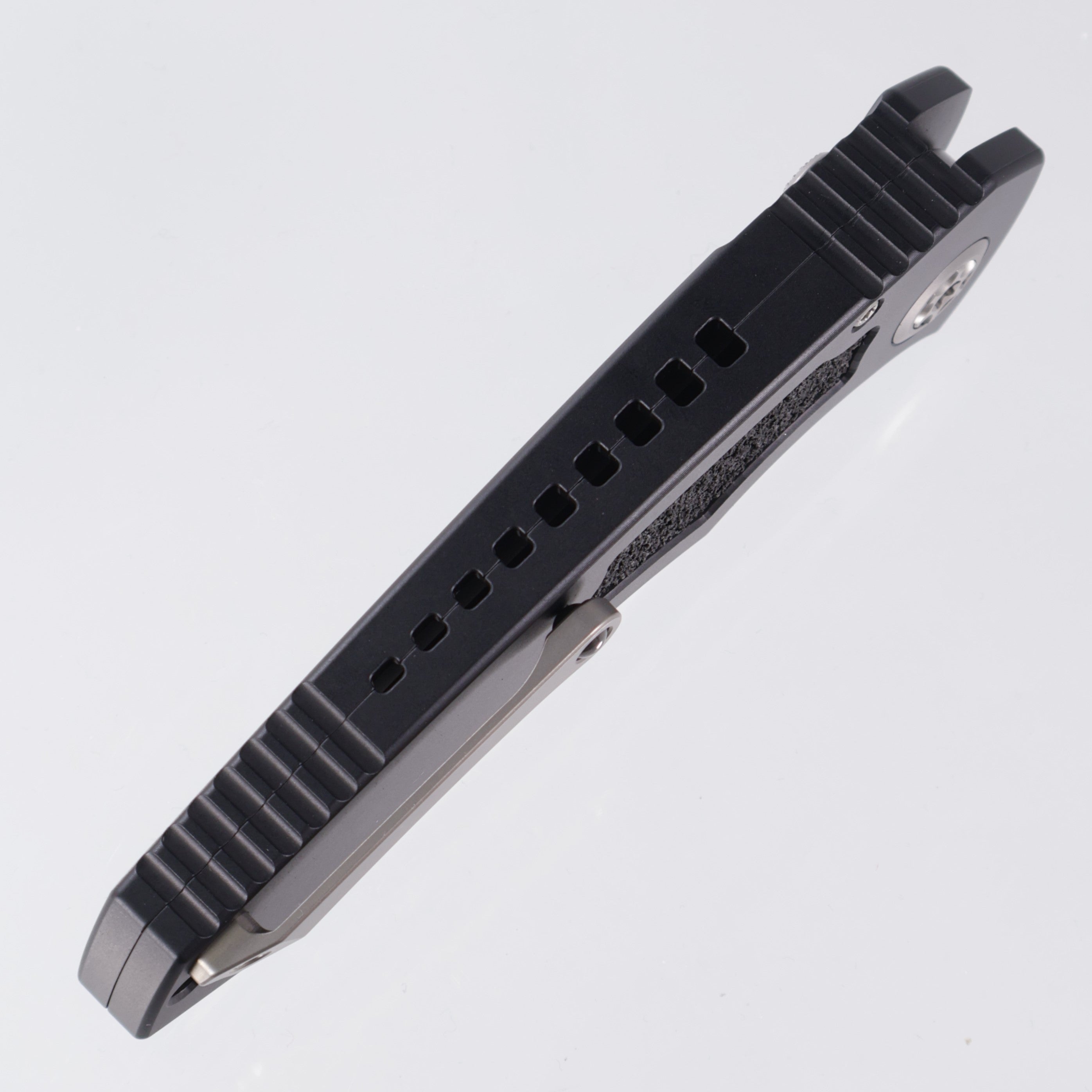 Heretic Pariah Auto - Black Aluminum w/ Black Traction Inlays - Bead Blast Magnacut - H048-3A