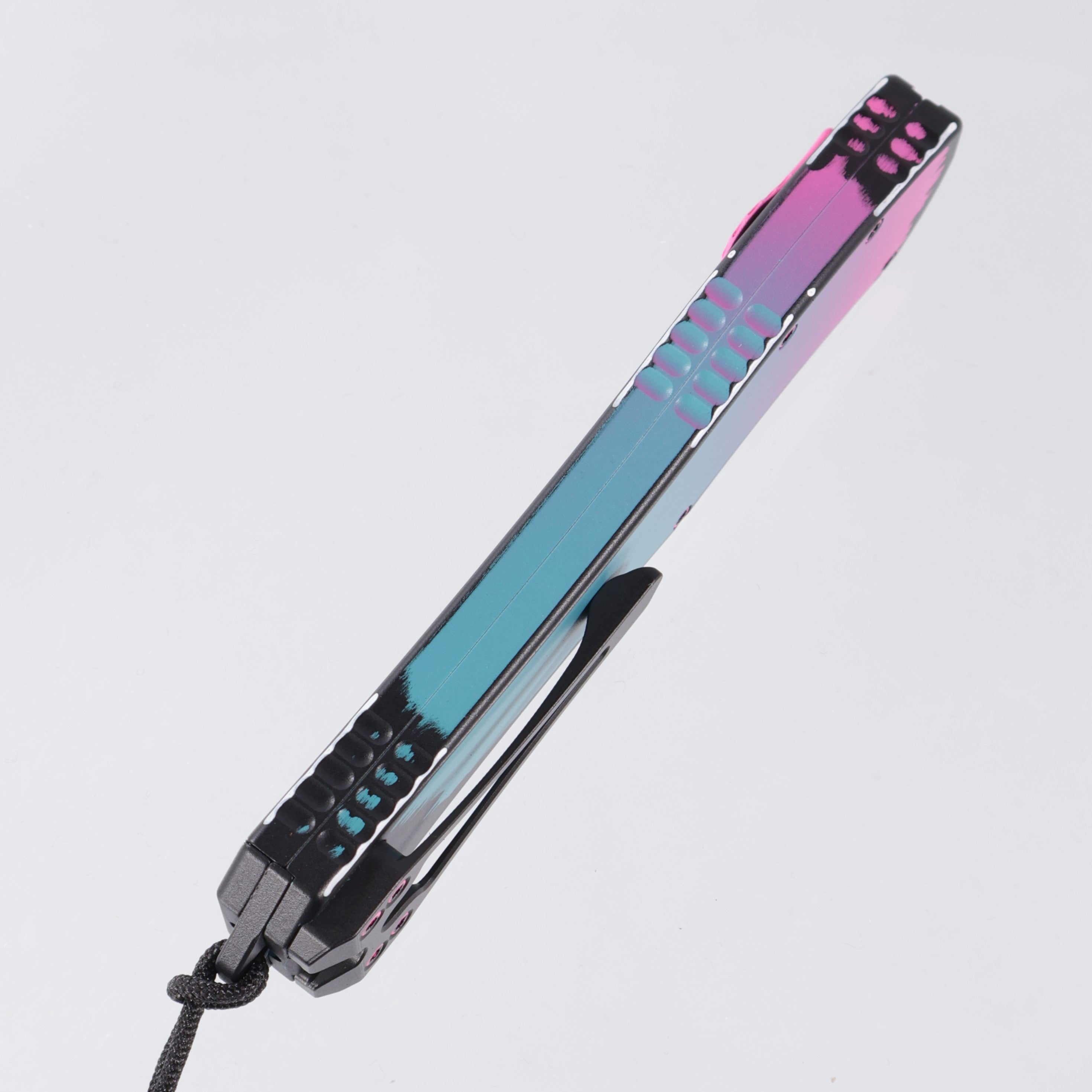 Heretic Hydra V4 Tanto - Miami Vice Cel-Shade - Magnacut - H406-CS-MV