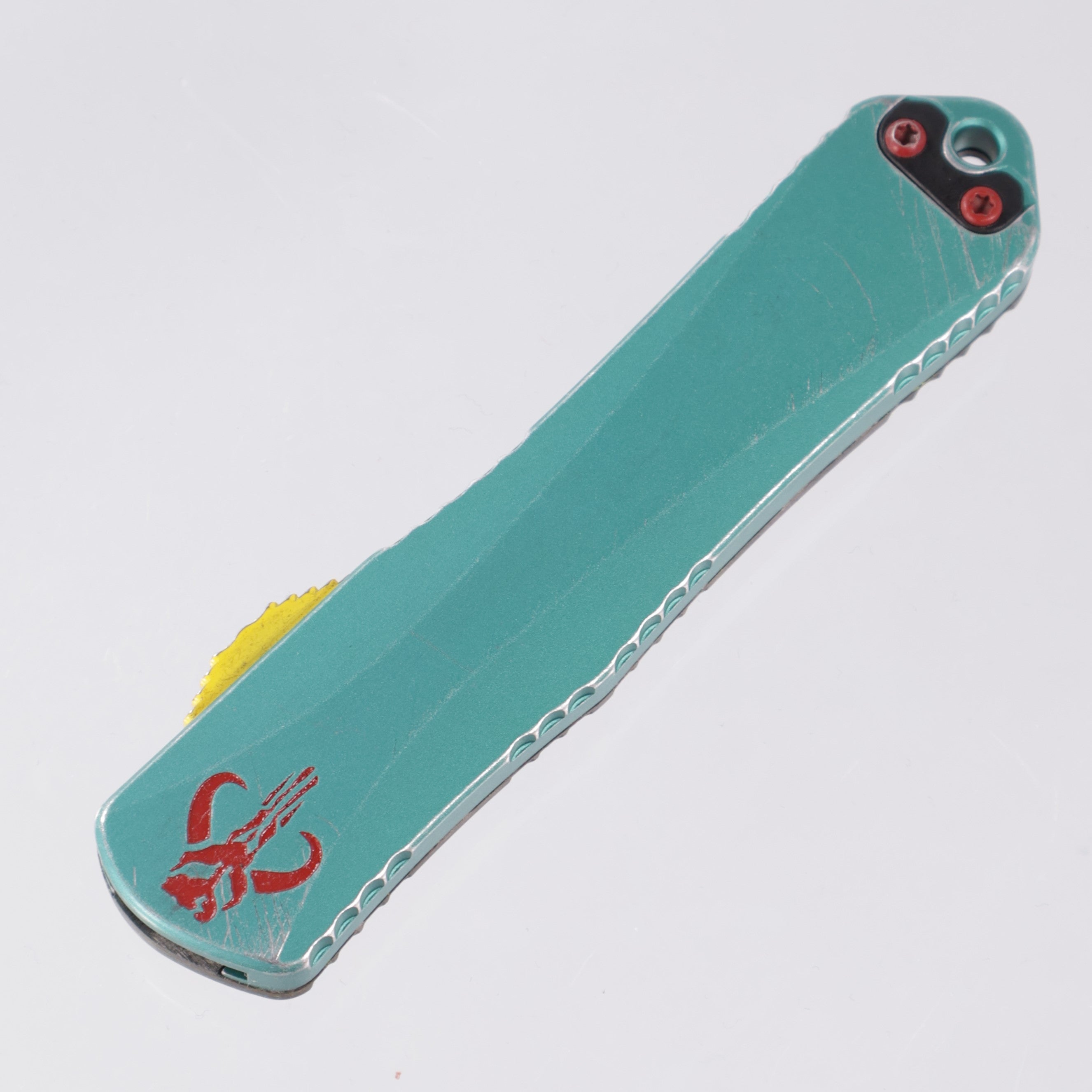 Heretic Manticore E - Bounty Hunter - Bowie Two-Tone Magnacut Part Serrate - Camo Carbon Back & Aluminum Front - H026B-14B-BOUNTY