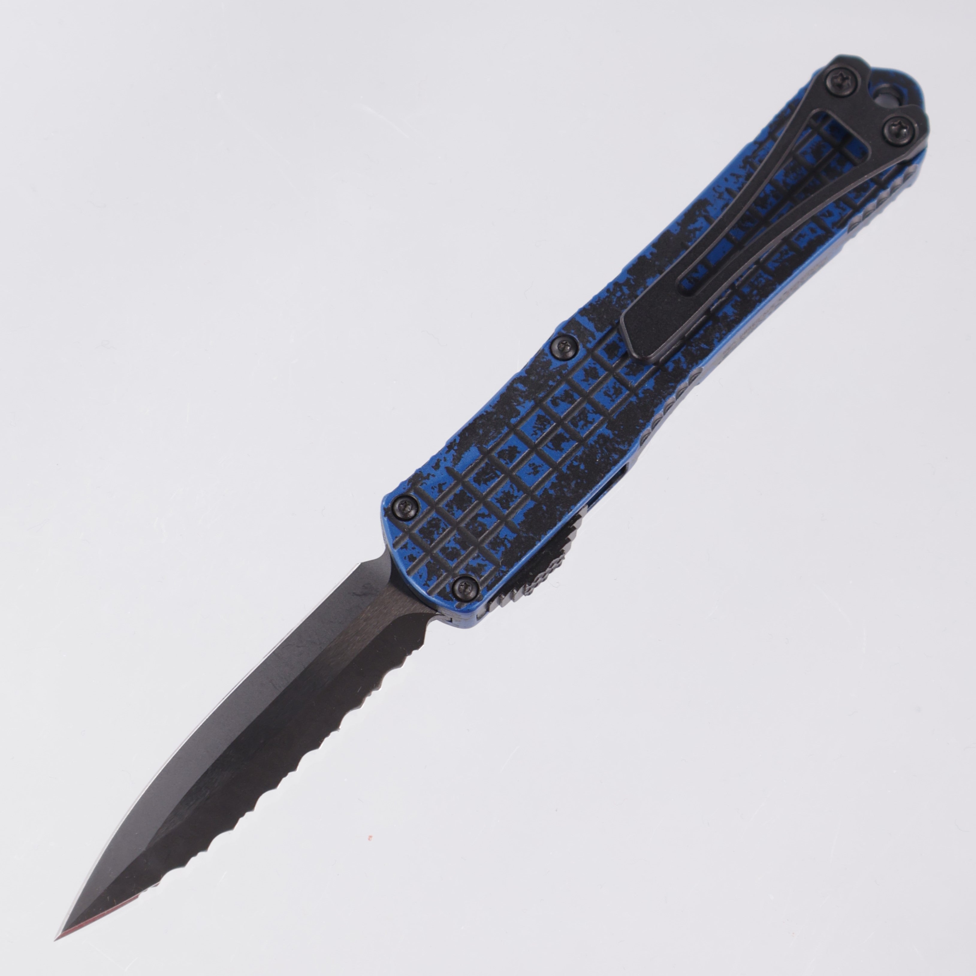 Heretic Manticore S - Breakthrough Blue - D/E DLC Magnacut Full Serrated - H024F-6C-BKBLU