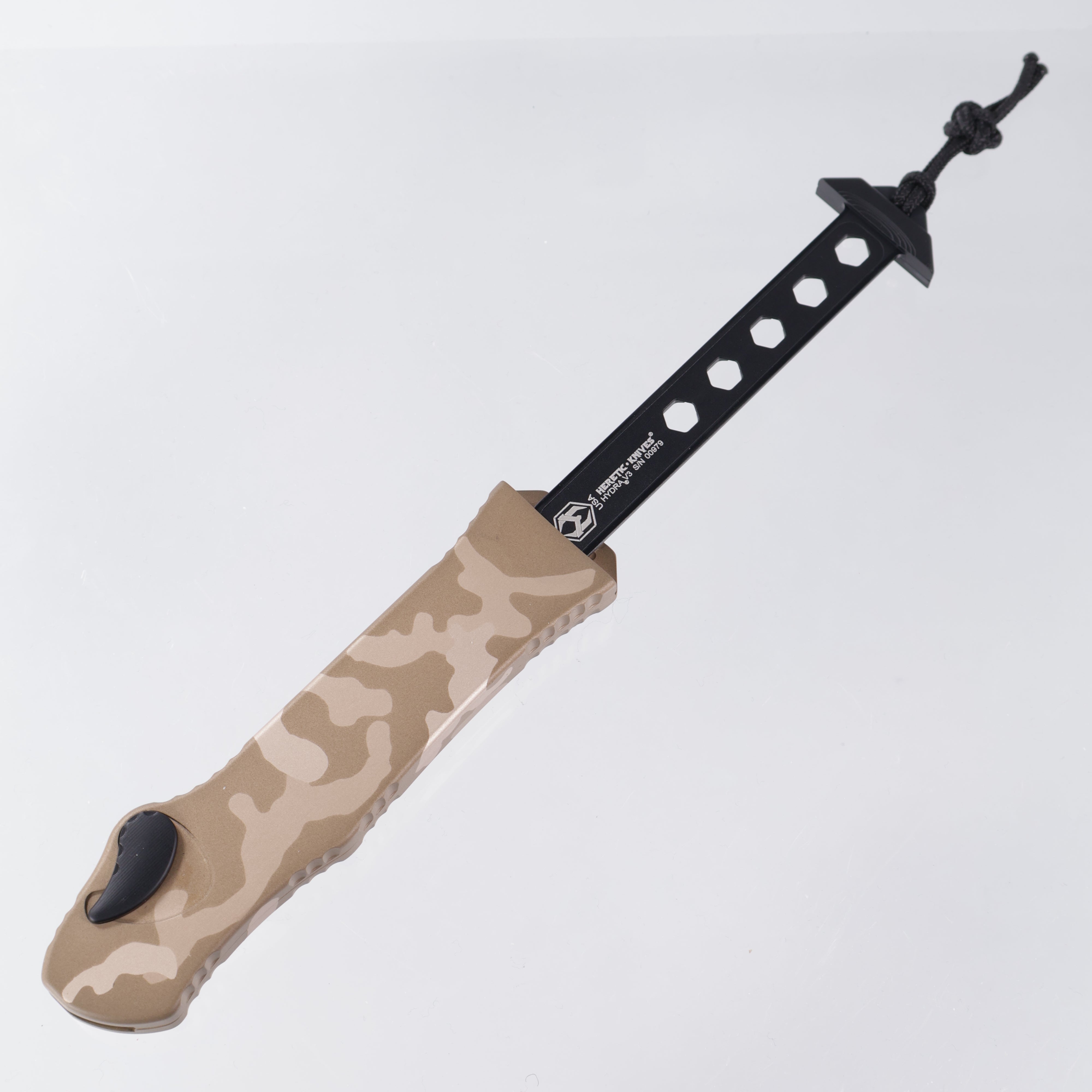 Heretic Hydra V3 - Two-Tone Recurve Magnacut Partial Serrate - Tan Camo Aluminum - H008-10B-TCAMO