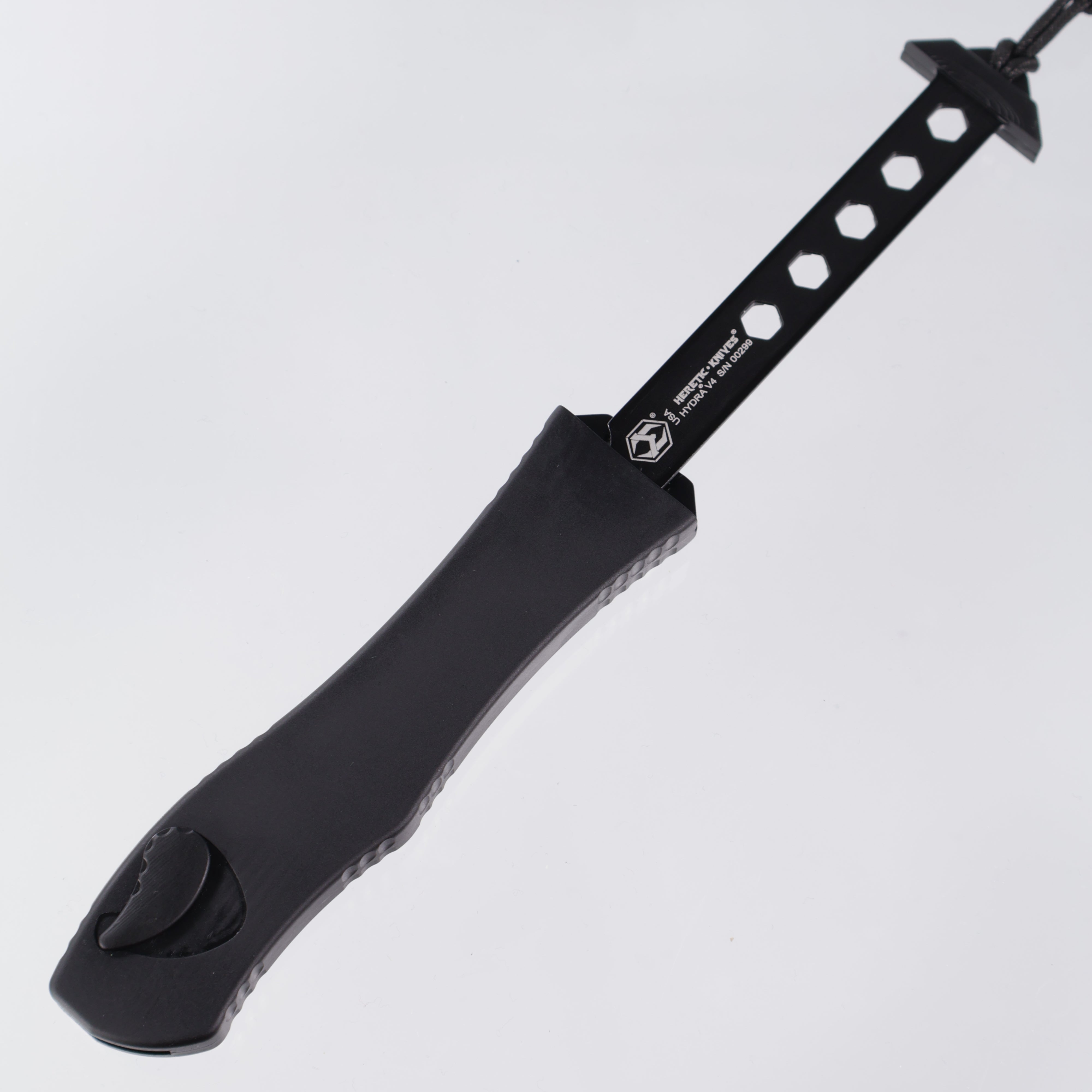Heretic Hydra V4 Tanto - Black - Full Serrate Stonewash Magnacut - H406-2C