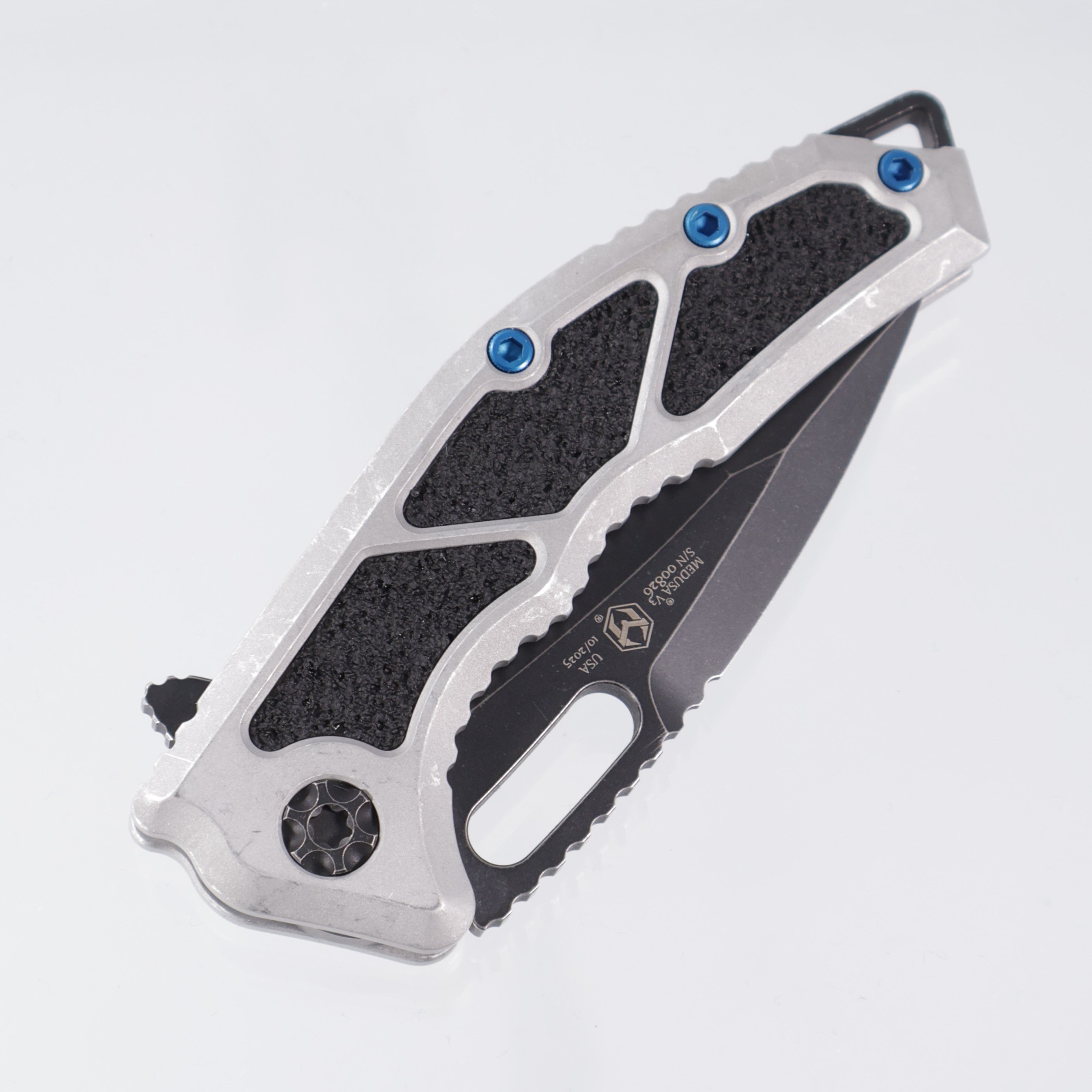 Heretic Medusa V3 Manual Recurve - Blizzardworn w/ Blue Ti Hardware - Battle Black Magnacut - H010-8A-BLZ