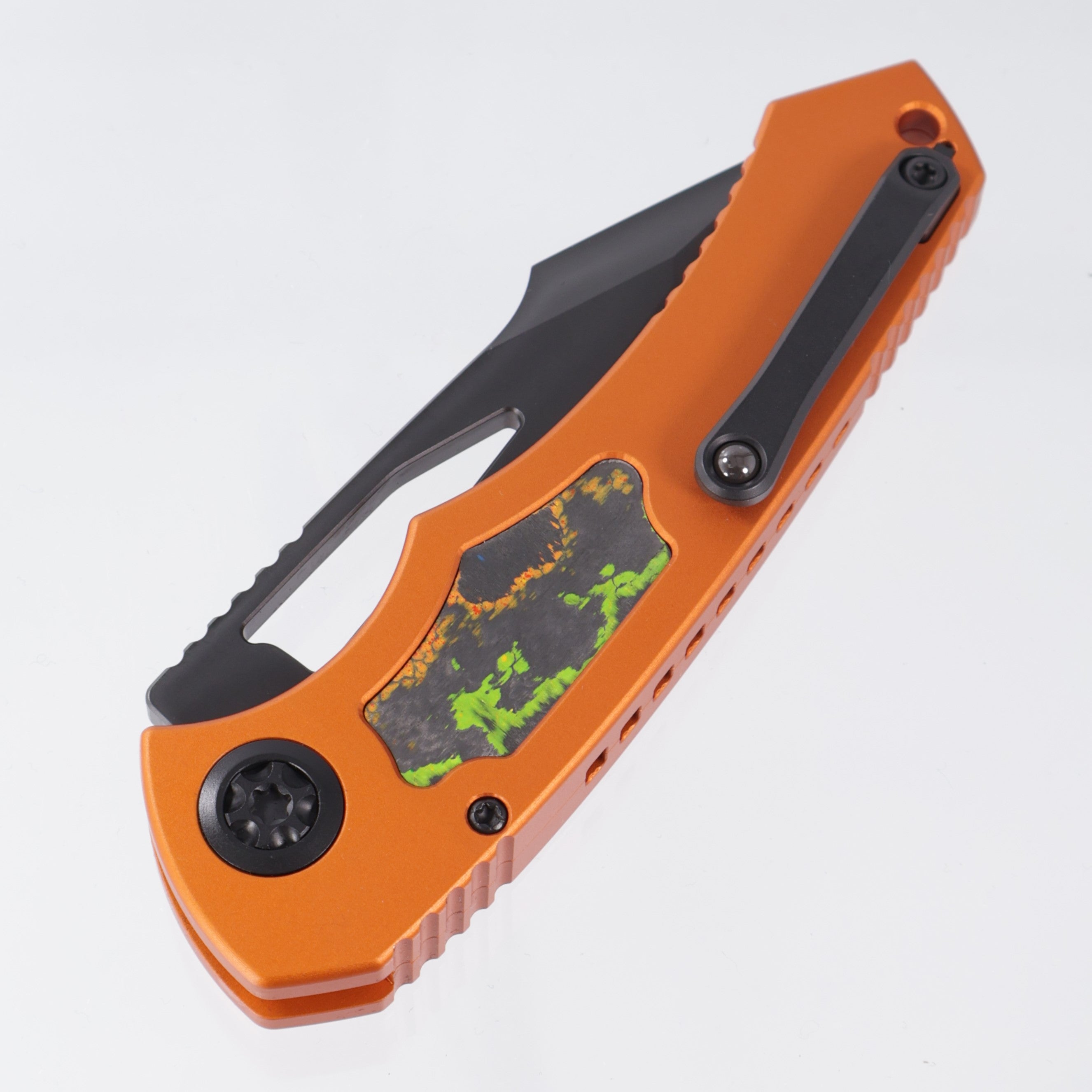 Heretic Pariah Manual Tanto - Orange Aluminum w/ 80s Camo Carbon inlays - DLC Magnacut - H047-6A-OG/80S - BROP Exclusive