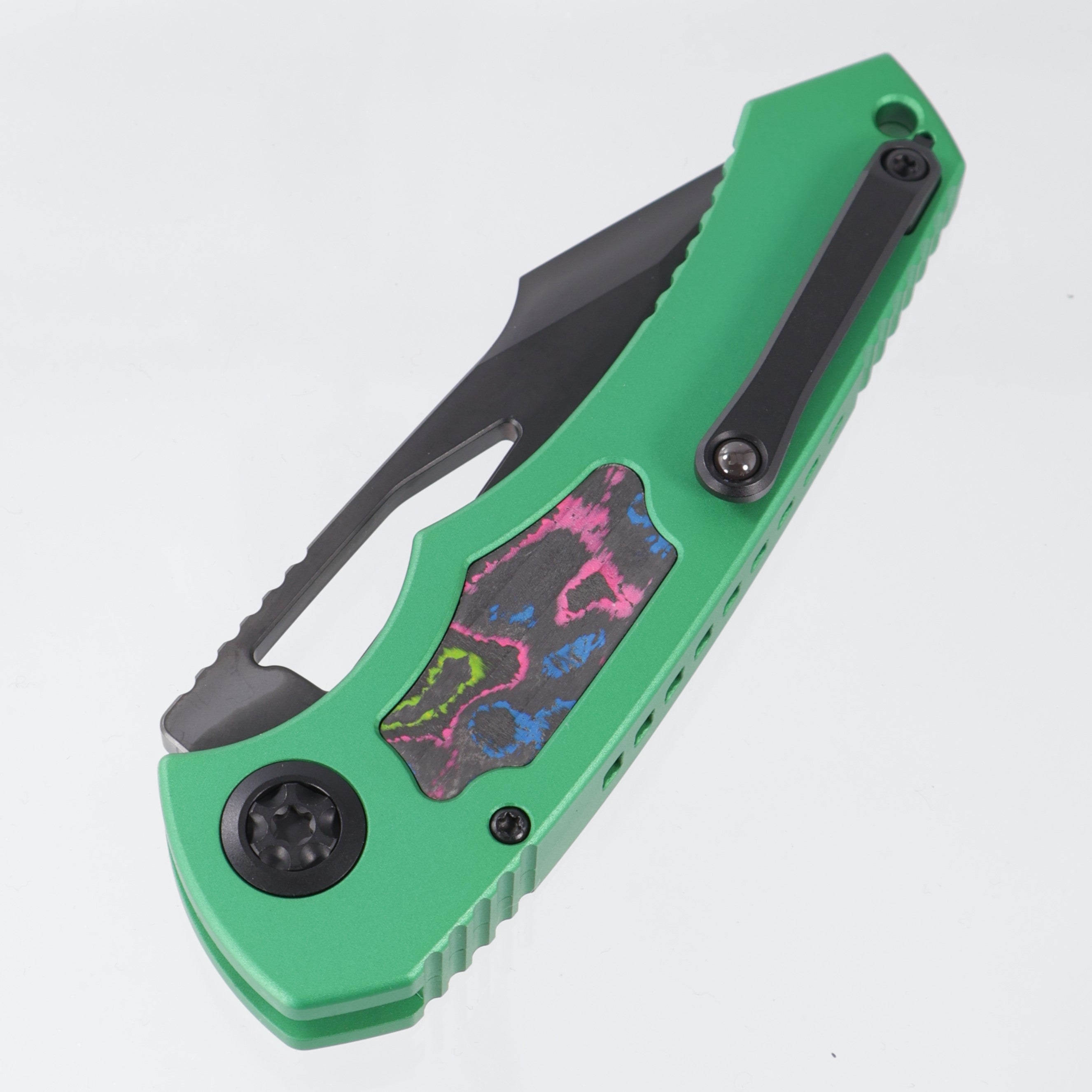 Heretic Pariah Manual Tanto - Green Aluminum w/ 80s Camo Carbon inlays - DLC Magnacut - H047-6A-GRN/80S - BROP Exclusive