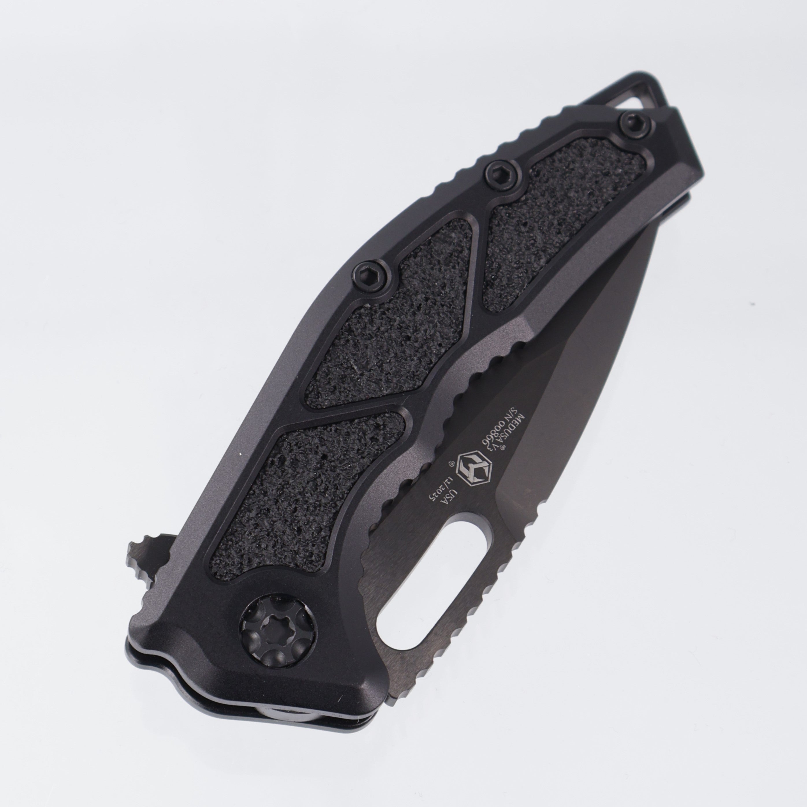 Heretic Medusa V3 Manual Tanto - Black Aluminum - DLC Magnacut - H009-6A-T