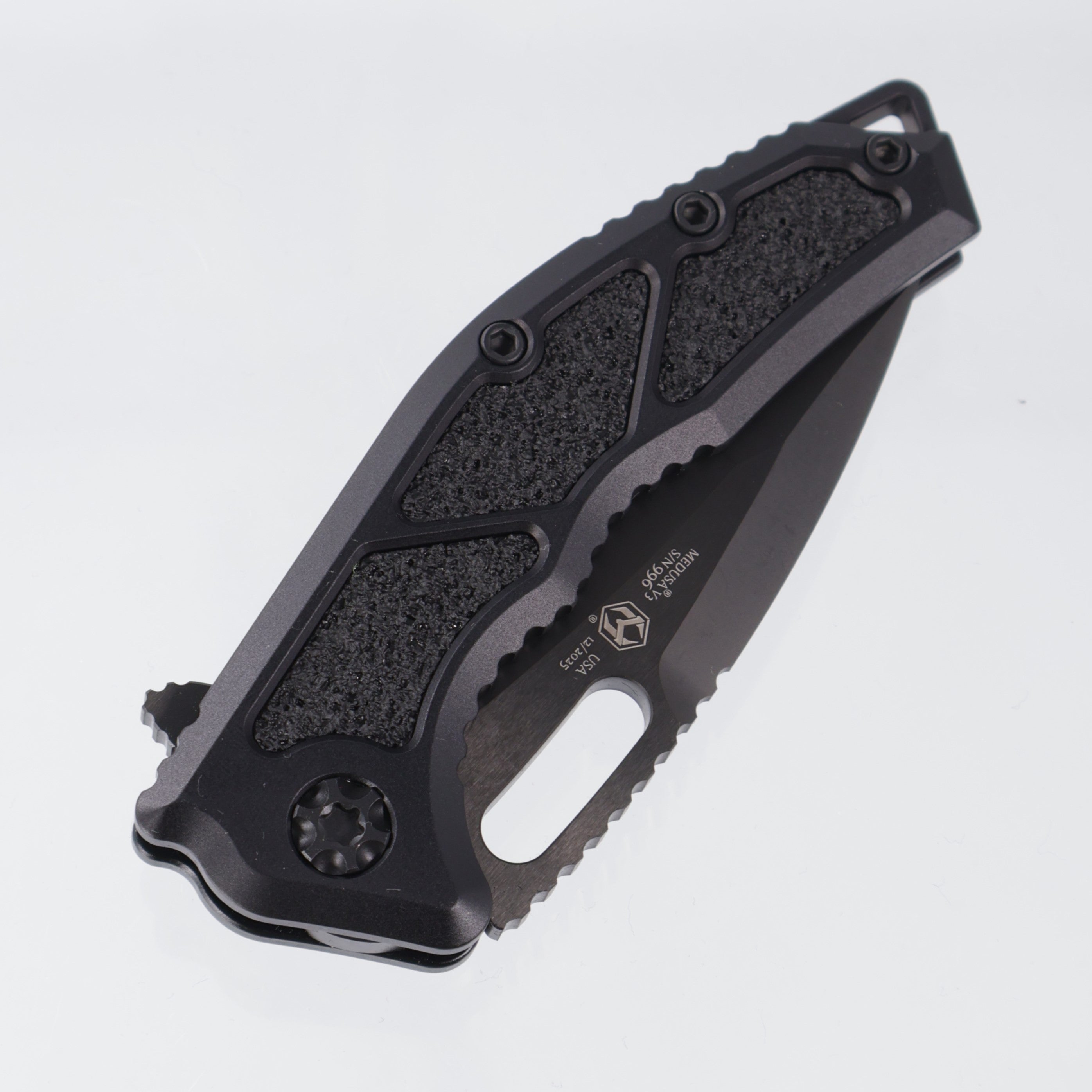 Heretic Medusa V3 Manual Recurve - Black Aluminum - DLC Magnacut - H010-6A-T