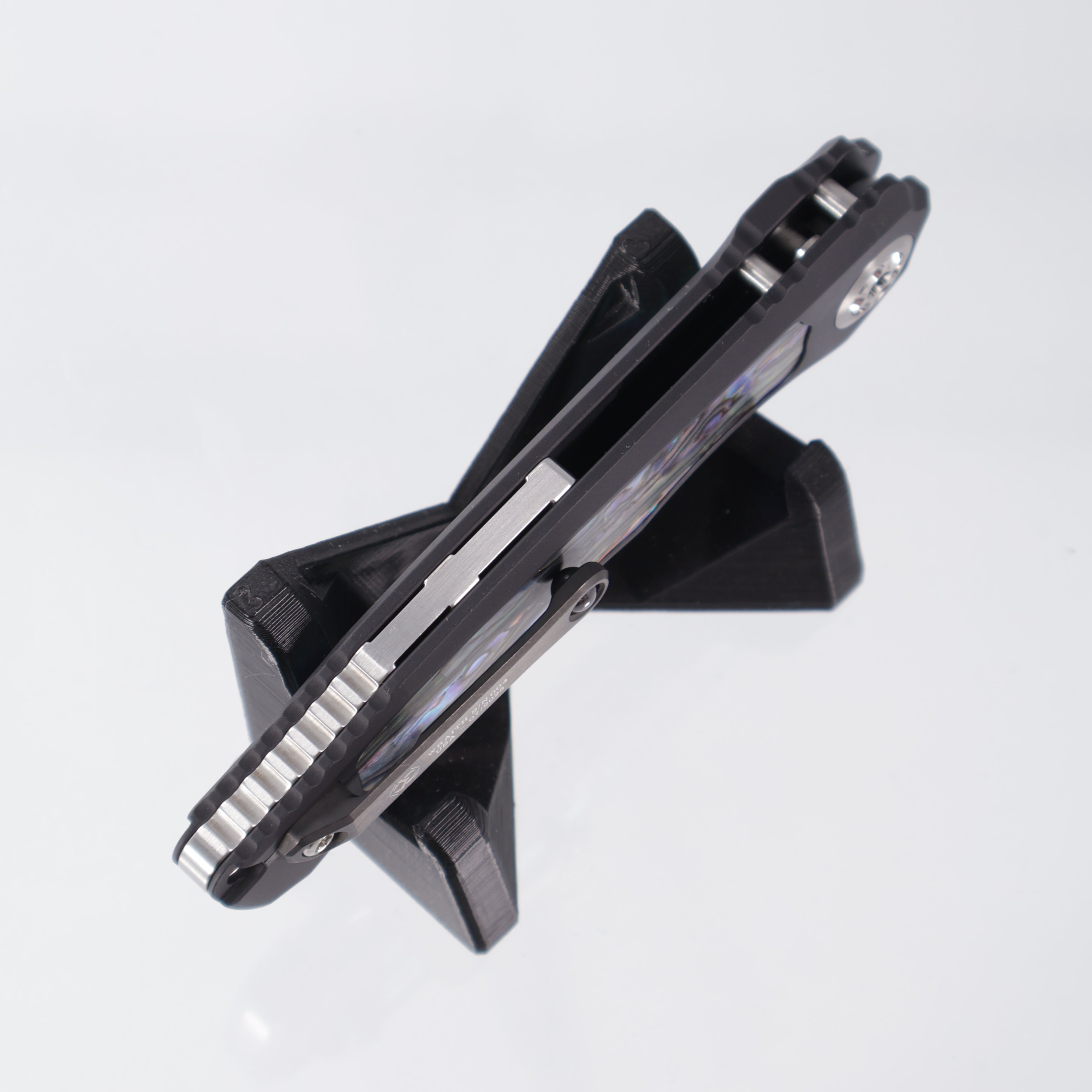 Heretic Wraith Auto Custom - Tanto DLC Cracked Ice M390 - Aluminum w/ Abalone Inlay, Button Inlay, & Carbon Fiber Sub Inlay