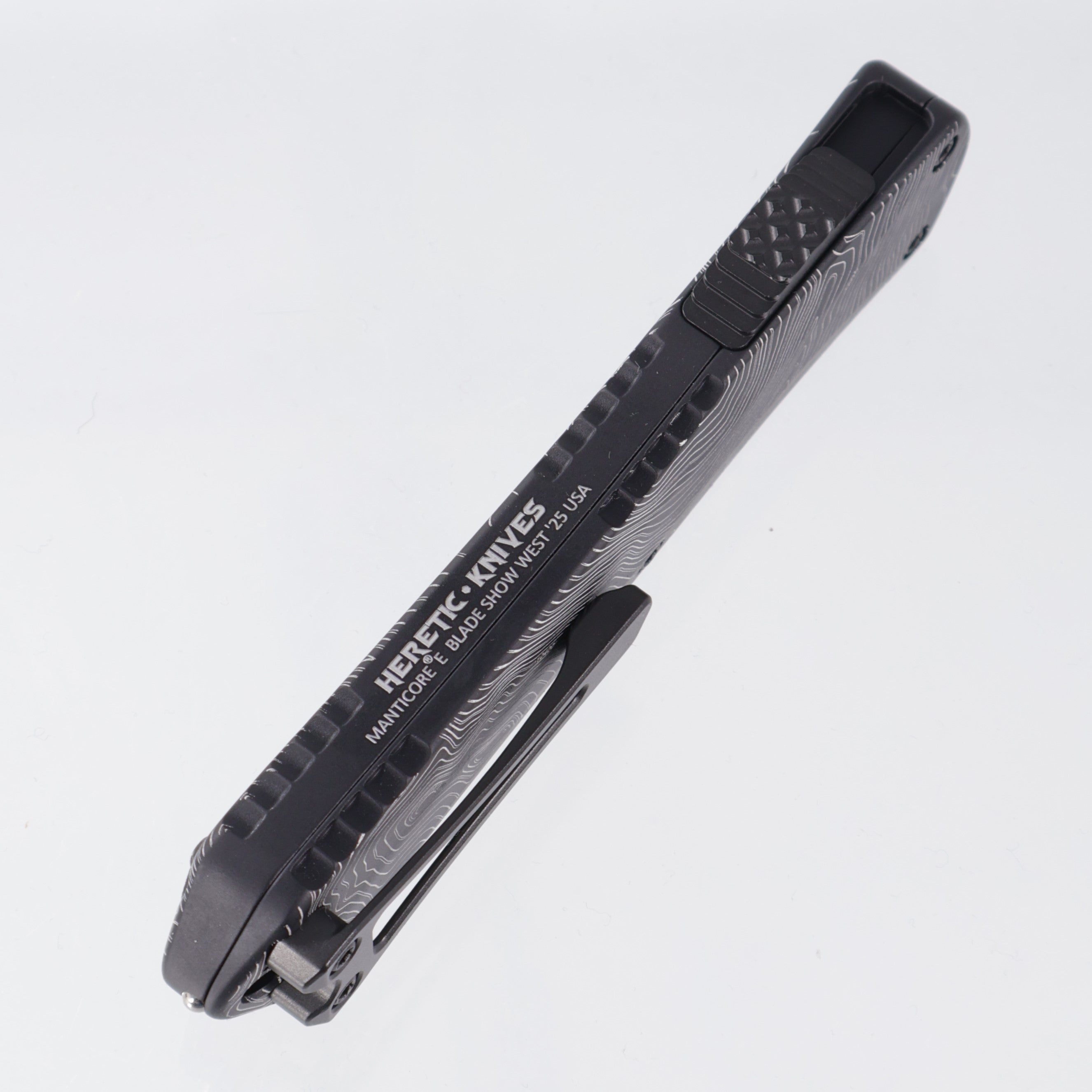 Heretic Manticore E Tanto - Black Aluminum w/ Topo Pattern - Stonewash Magnacut - H027-BLADE WEST 2025