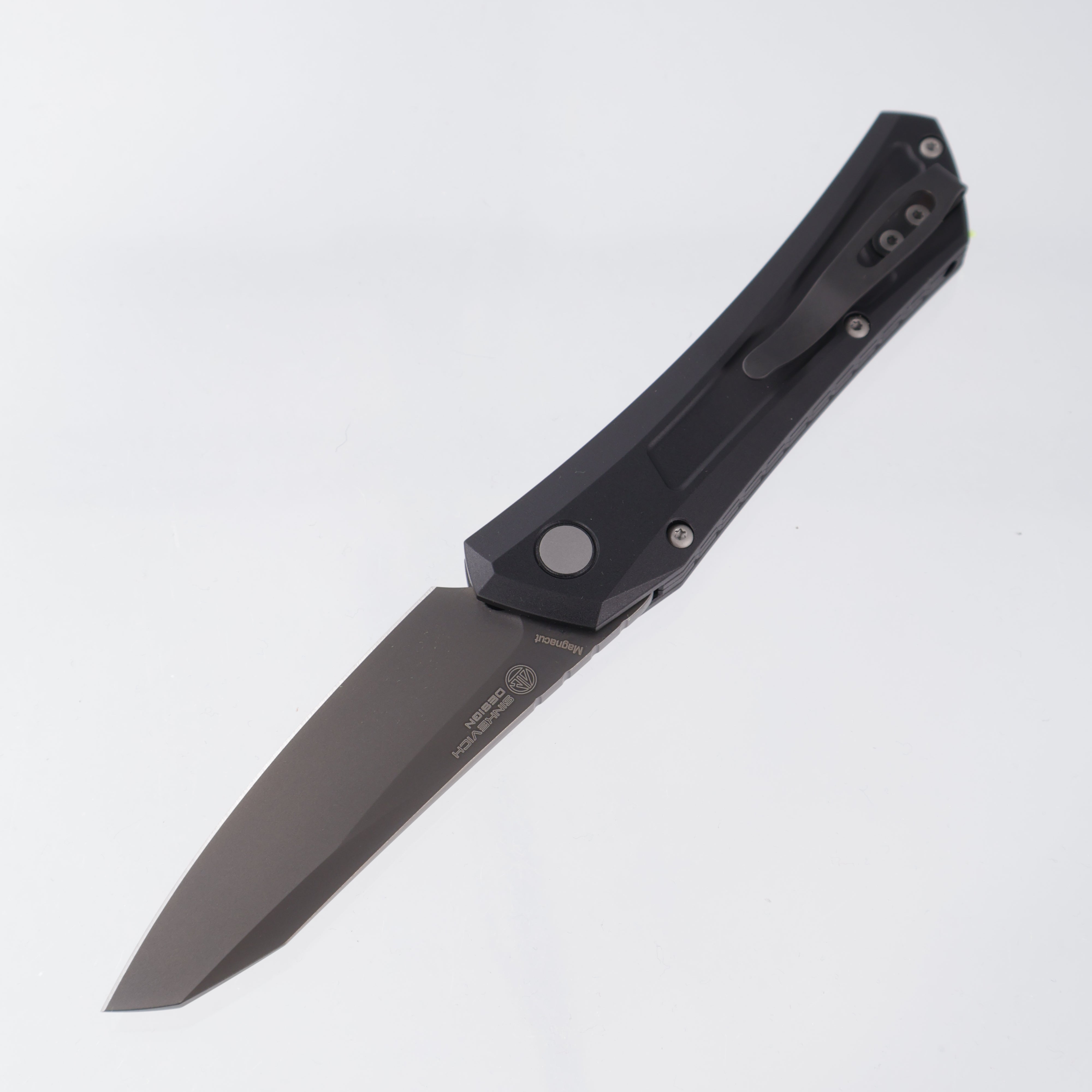 Pro-Tech Oligarch - Black Aluminum - Smoky Gray DLC Magnacut - DS121