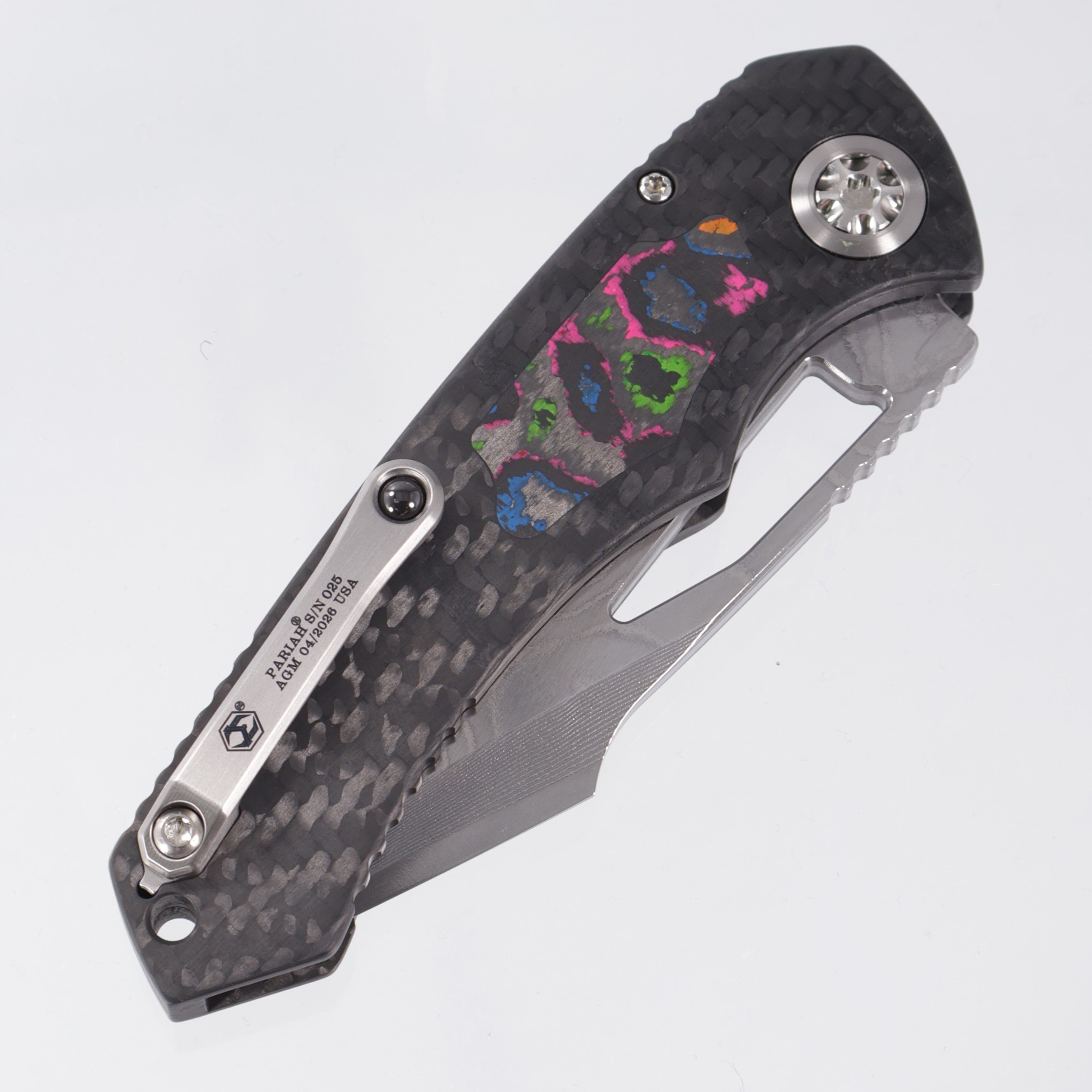 Heretic Pariah Tanto Custom - Carbon Fiber Chassis w/ 80s Camo Carbon Inlays & Button - Polished Compound Grind Vegas Forge Wood Grain Damascus - BR-OP Exclusive