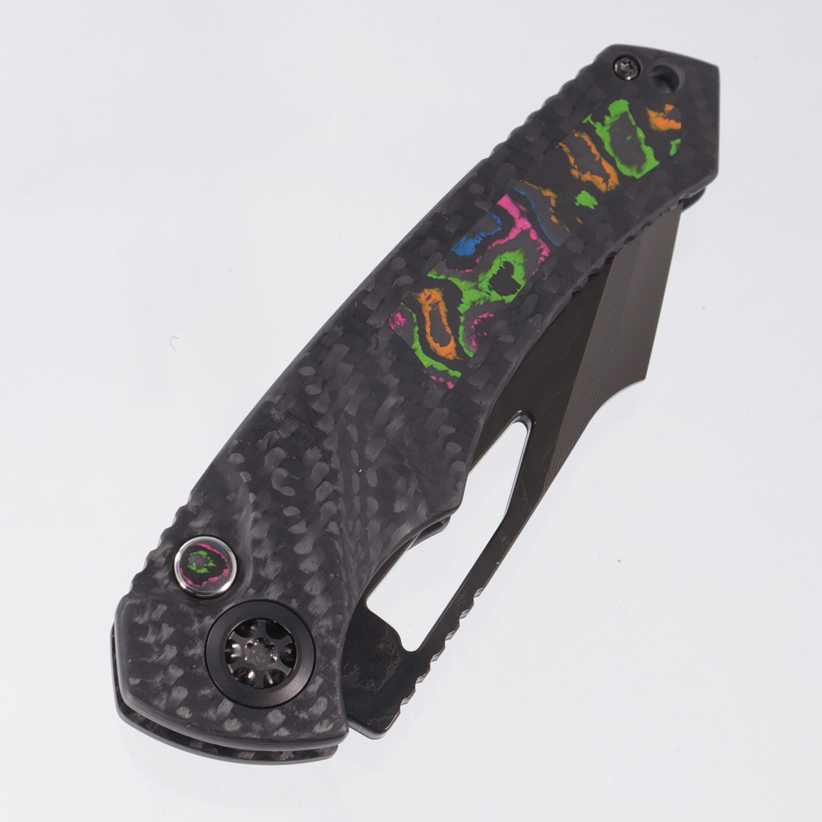 Heretic Pariah Tanto Custom - Carbon Fiber Chassis w/ 80s Camo Carbon Inlays & Button - DLC Compound Grind Vegas Forge Wood Grain Damascus - BR-OP Exclusive