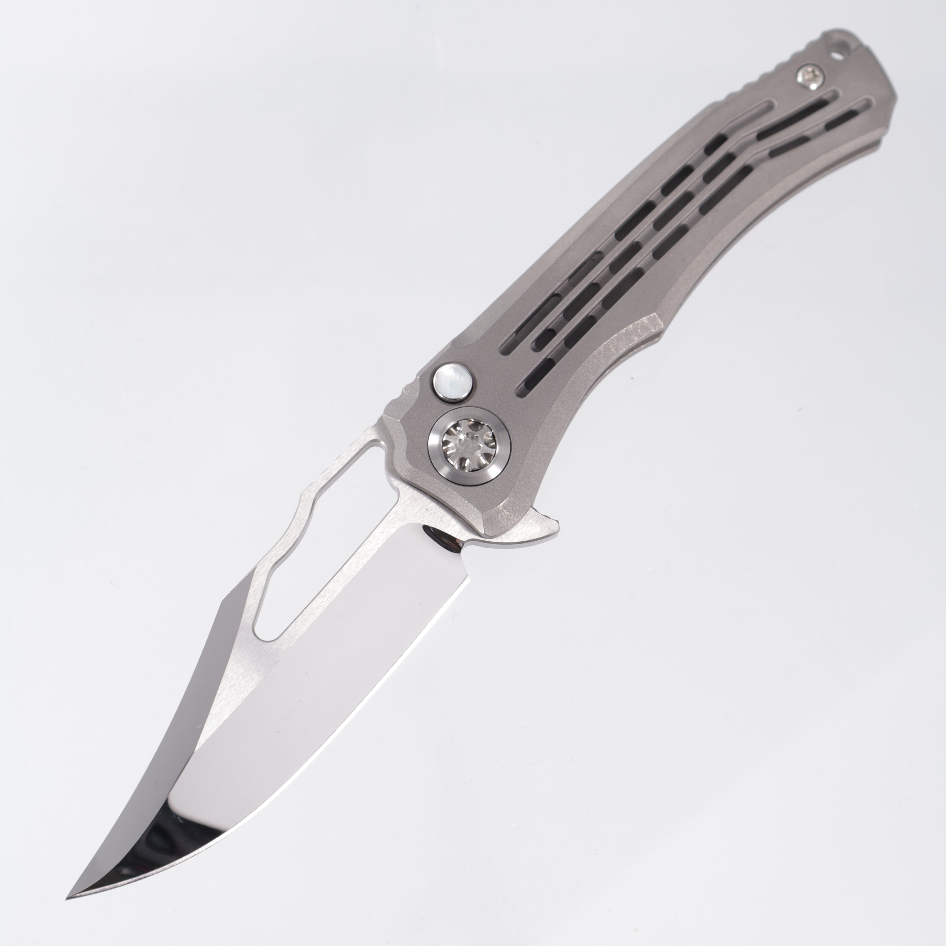 Heretic Wraith V4 Manual Custom Bowie - Vented Distressed Titanium Chassis w/ Mother Of Pearl Button - Cracked Ice M390