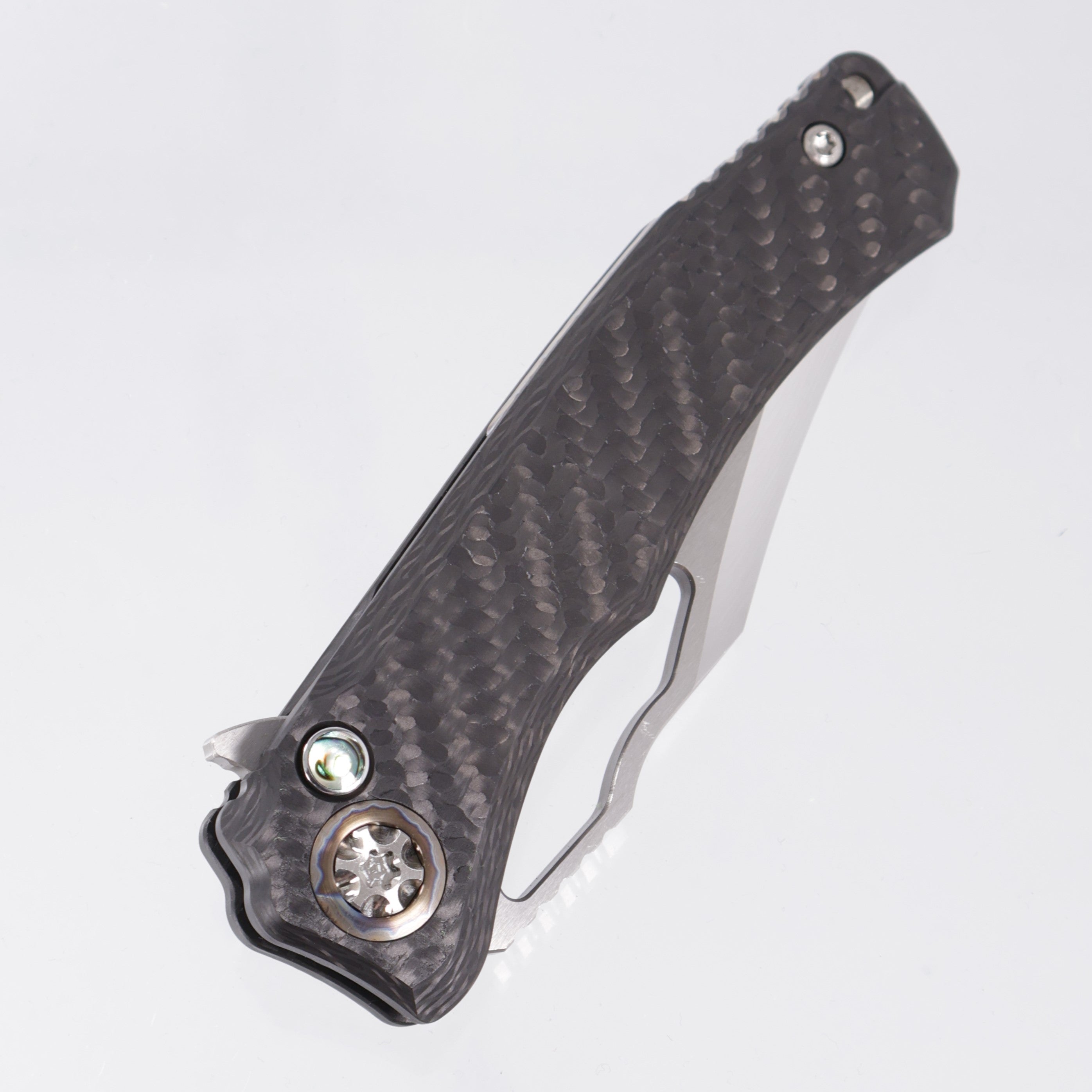 Heretic Wraith V4 Manual Custom Bowie - Twill Carbon Fiber Chassis w/ Flamed Titanium Accents & Abalone Button Inlay - Cracked Ice M390