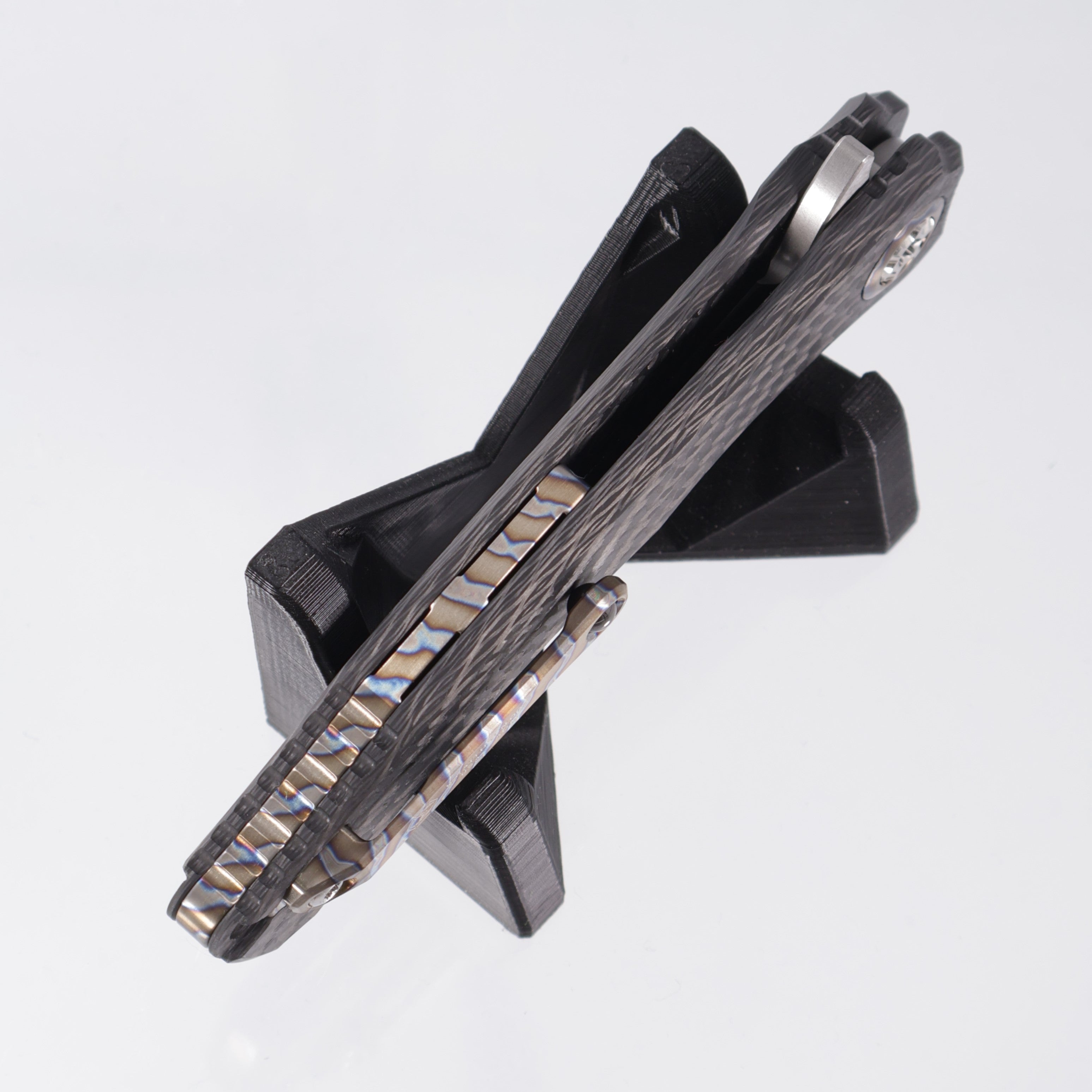 Heretic Wraith V4 Manual Custom Bowie - Twill Carbon Fiber Chassis w/ Flamed Titanium Accents & Abalone Button Inlay - Cracked Ice M390