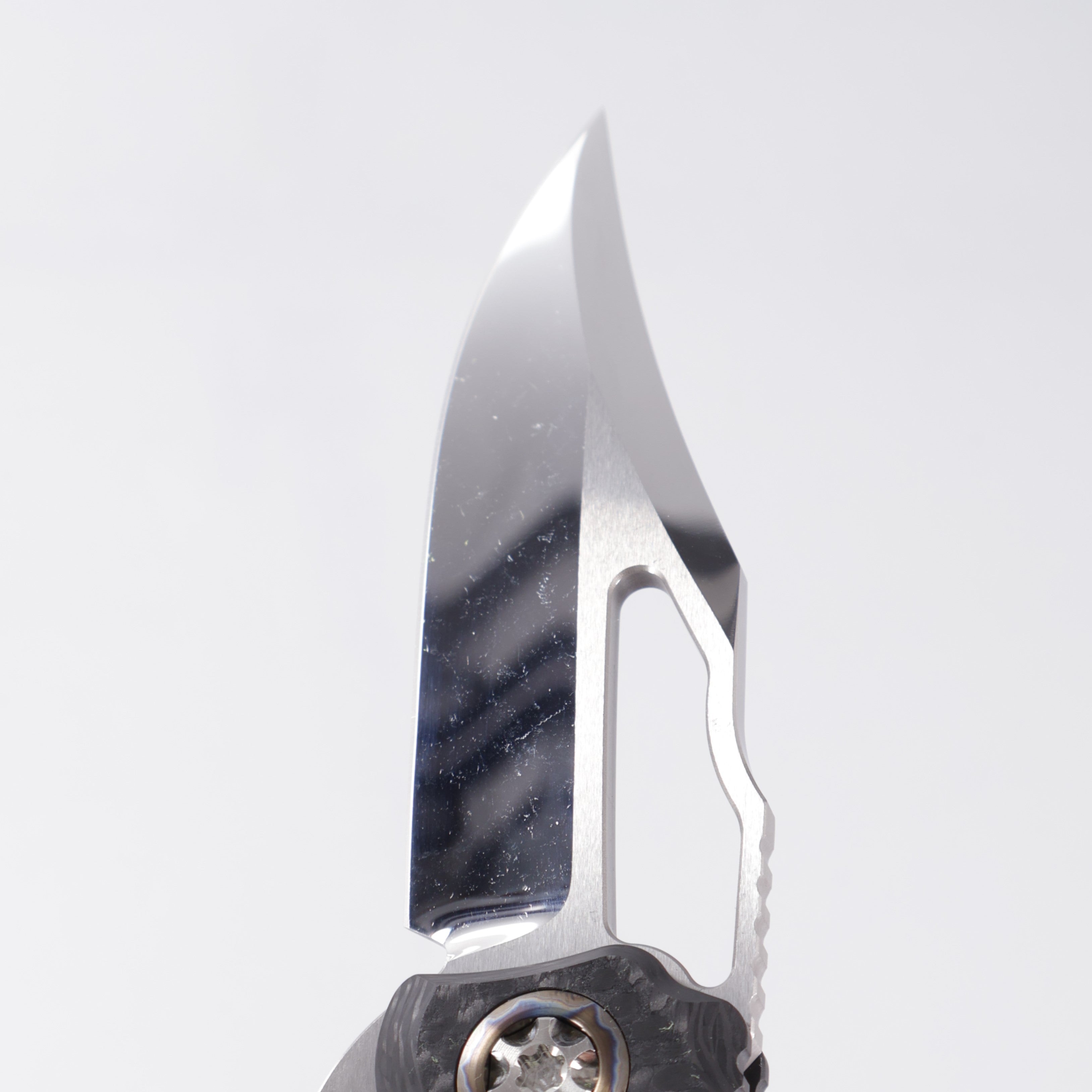 Heretic Wraith V4 Manual Custom Bowie - Twill Carbon Fiber Chassis w/ Flamed Titanium Accents & Abalone Button Inlay - Cracked Ice M390