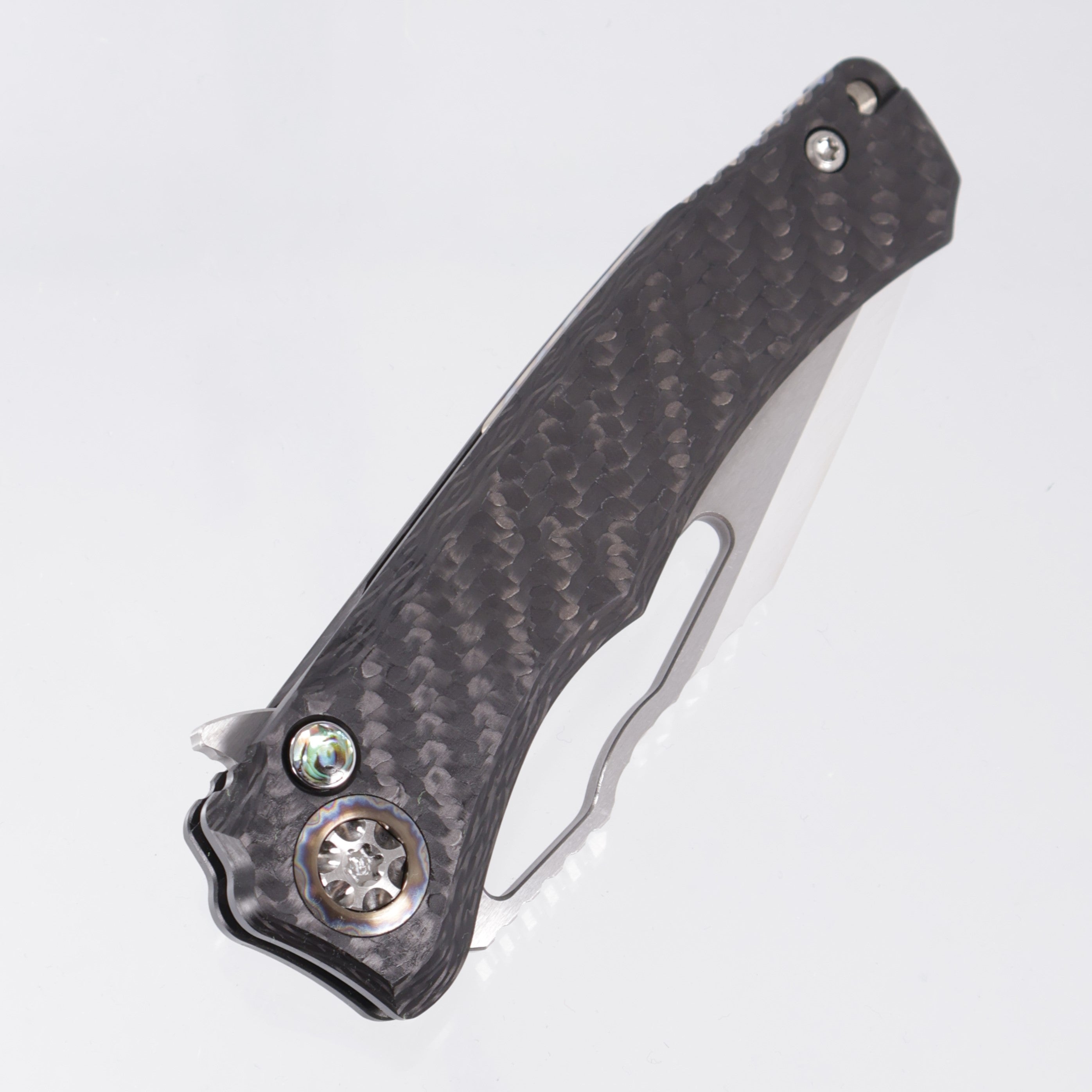 Heretic Wraith V4 Manual Custom Tanto Compound Grind - Twill Carbon Fiber Chassis w/ Flamed Titanium Accents & Abalone Button Inlay - Cracked Ice M390