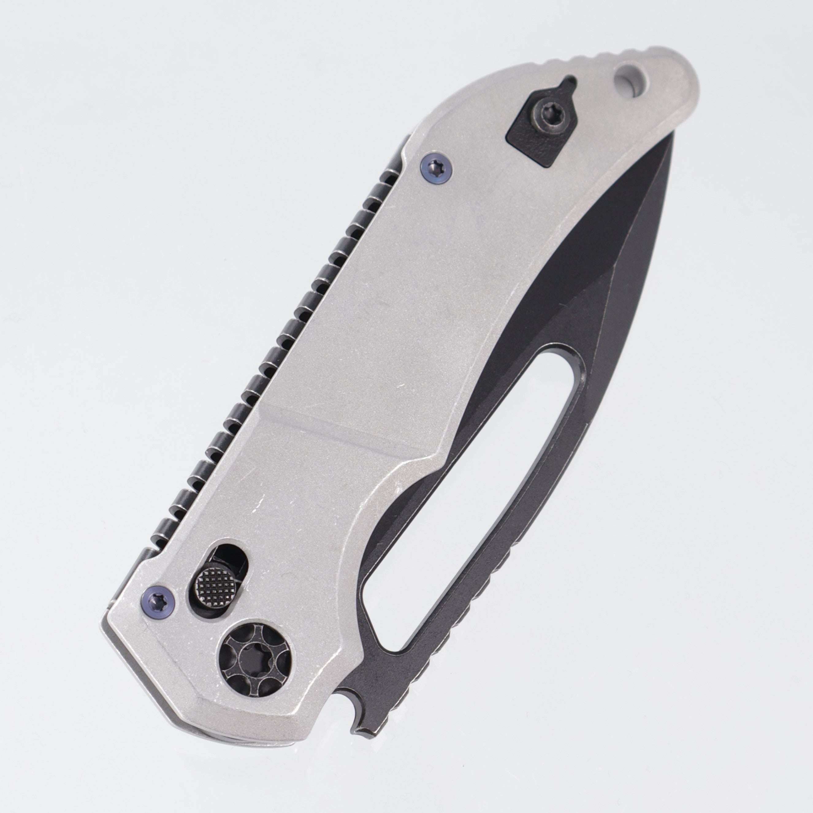 Heretic Koschei - Blizzardworn Aluminum w/ Blue Ti Hardware - Battle Black Magnacut - H061-8A-BLZ