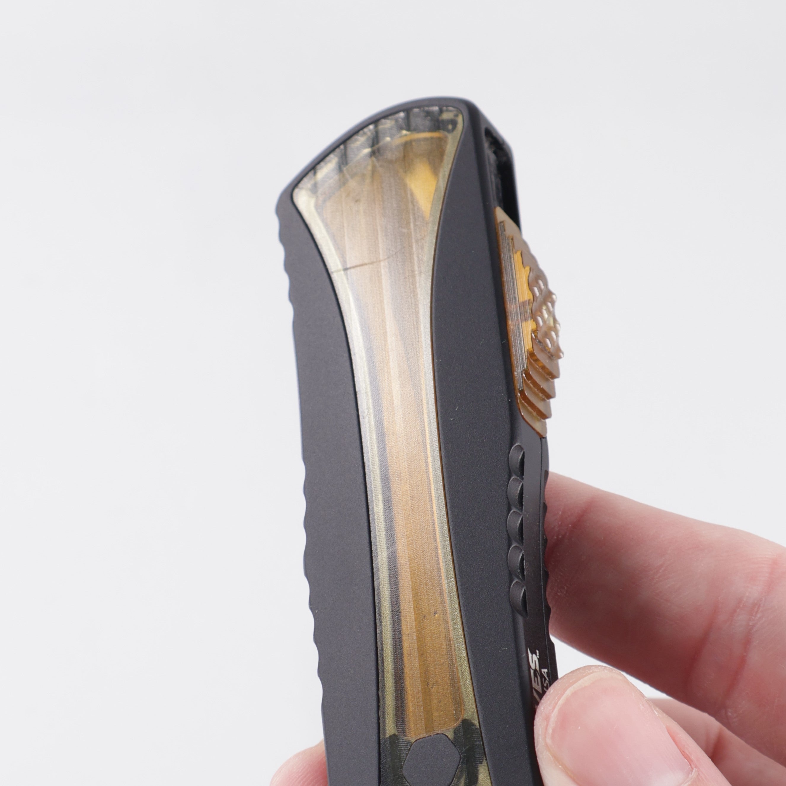 Heretic Manticore X Double Edge - Black Aluminum w/ Ultem Inlays - DLC Full Serrate Magnacut - H032-6C-ULTEM *PRE-OWNED*