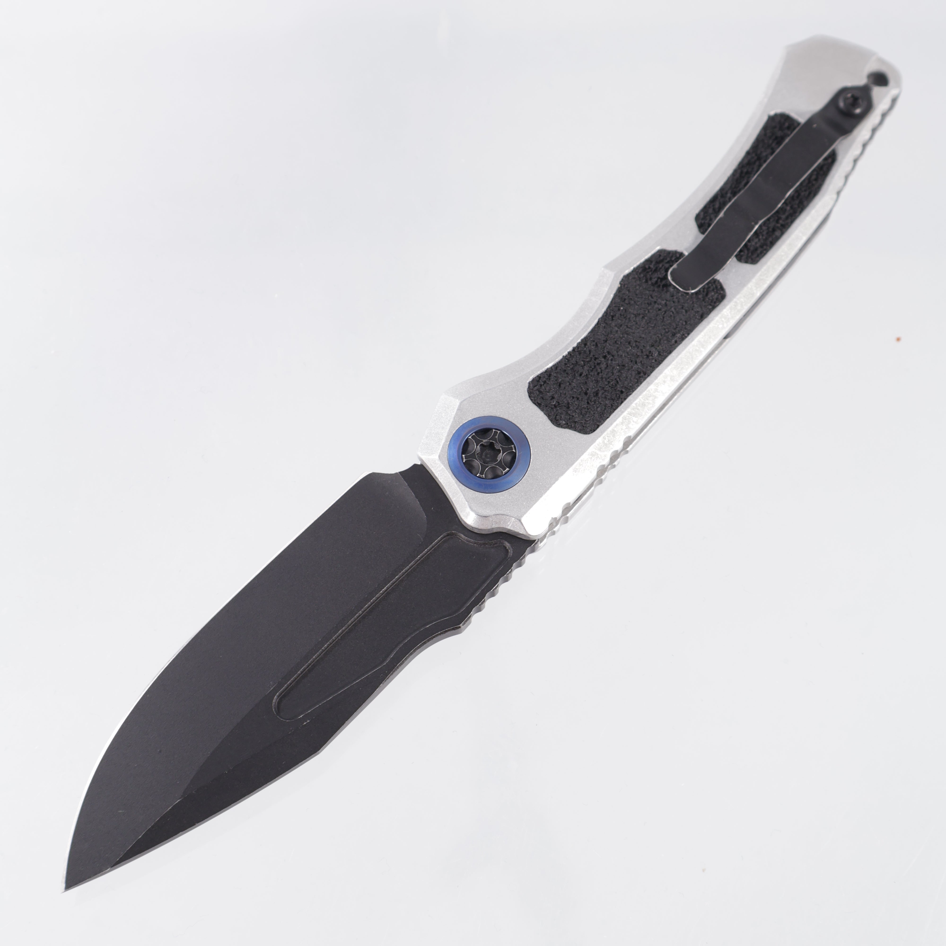 Heretic Wraith V4 Auto Clip Point - Blizzardworn Aluminum w/ Blue Ti Pivot Collars - Battle Black Magnacut - H000-8A-BLZ *PRE-OWNED*