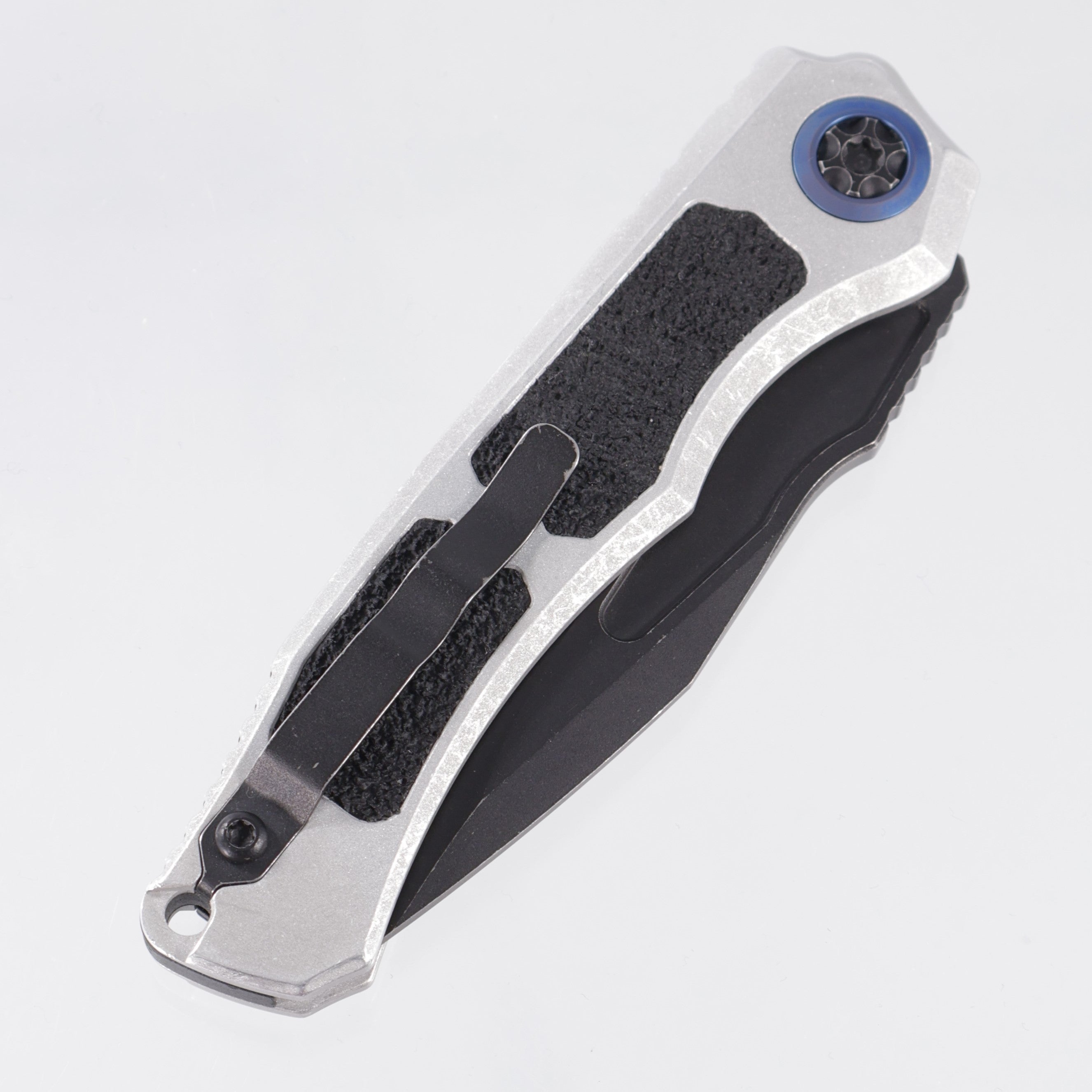 Heretic Wraith V4 Auto Clip Point - Blizzardworn Aluminum w/ Blue Ti Pivot Collars - Battle Black Magnacut - H000-8A-BLZ *PRE-OWNED*