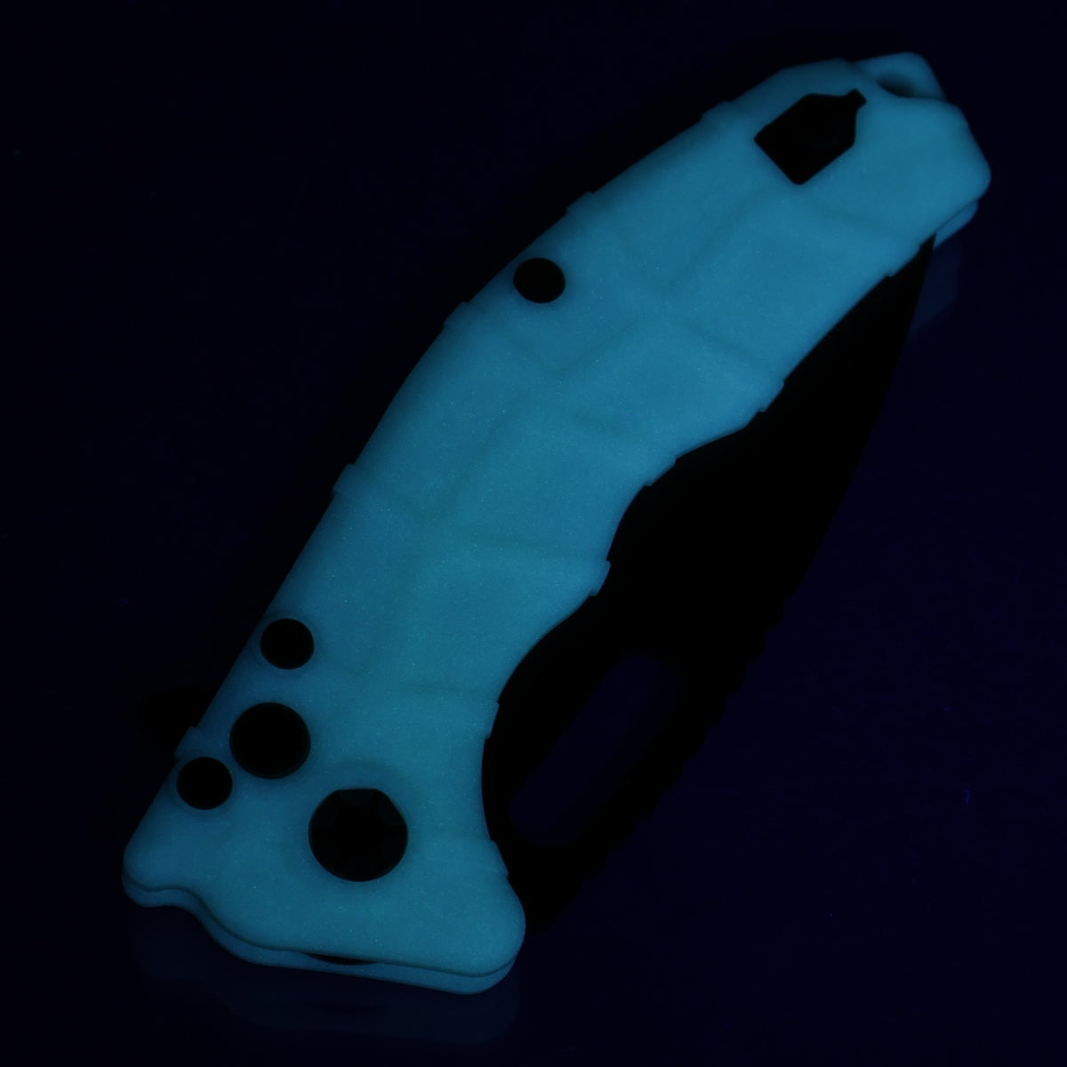 Heretic Martyr Buttonlock - Glow In The Dark Polymer - Battle Black Magnacut - H057-8A-GLO - BROP Exclusive