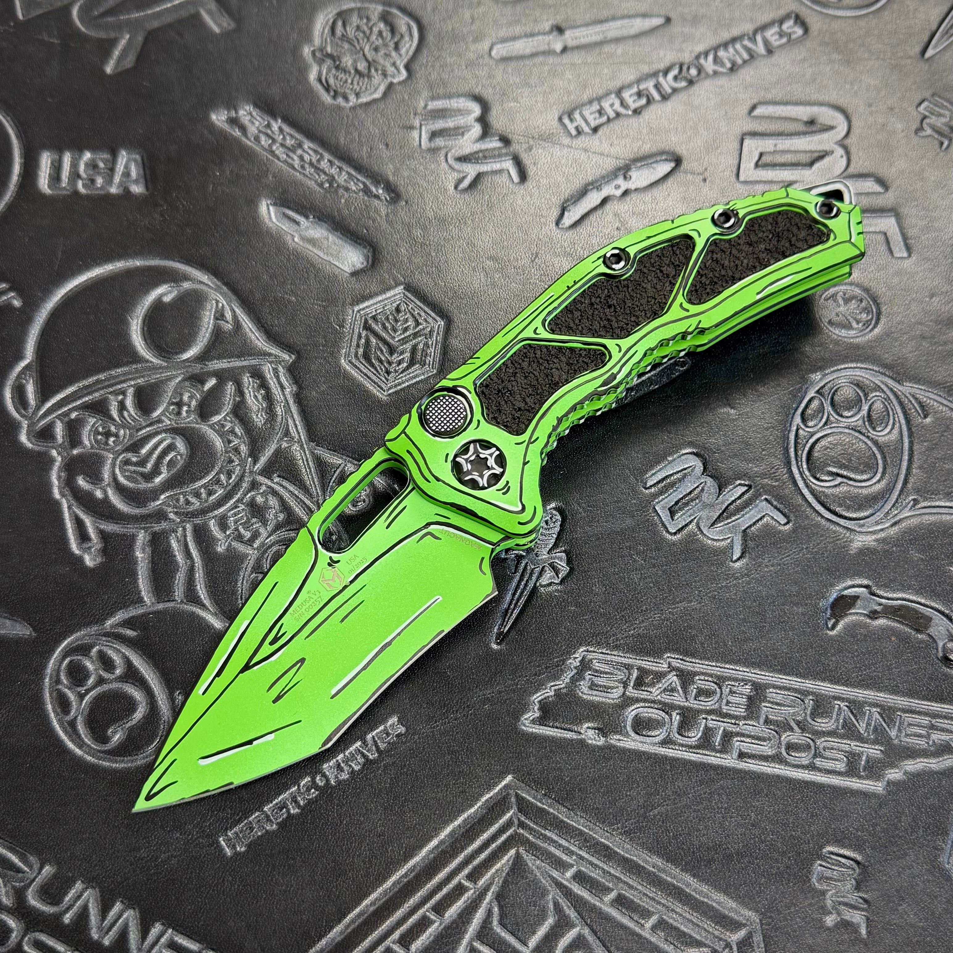 Heretic Knives Medusa Auto Recurve - Toxic Green Cel Shading H012-CS-TX