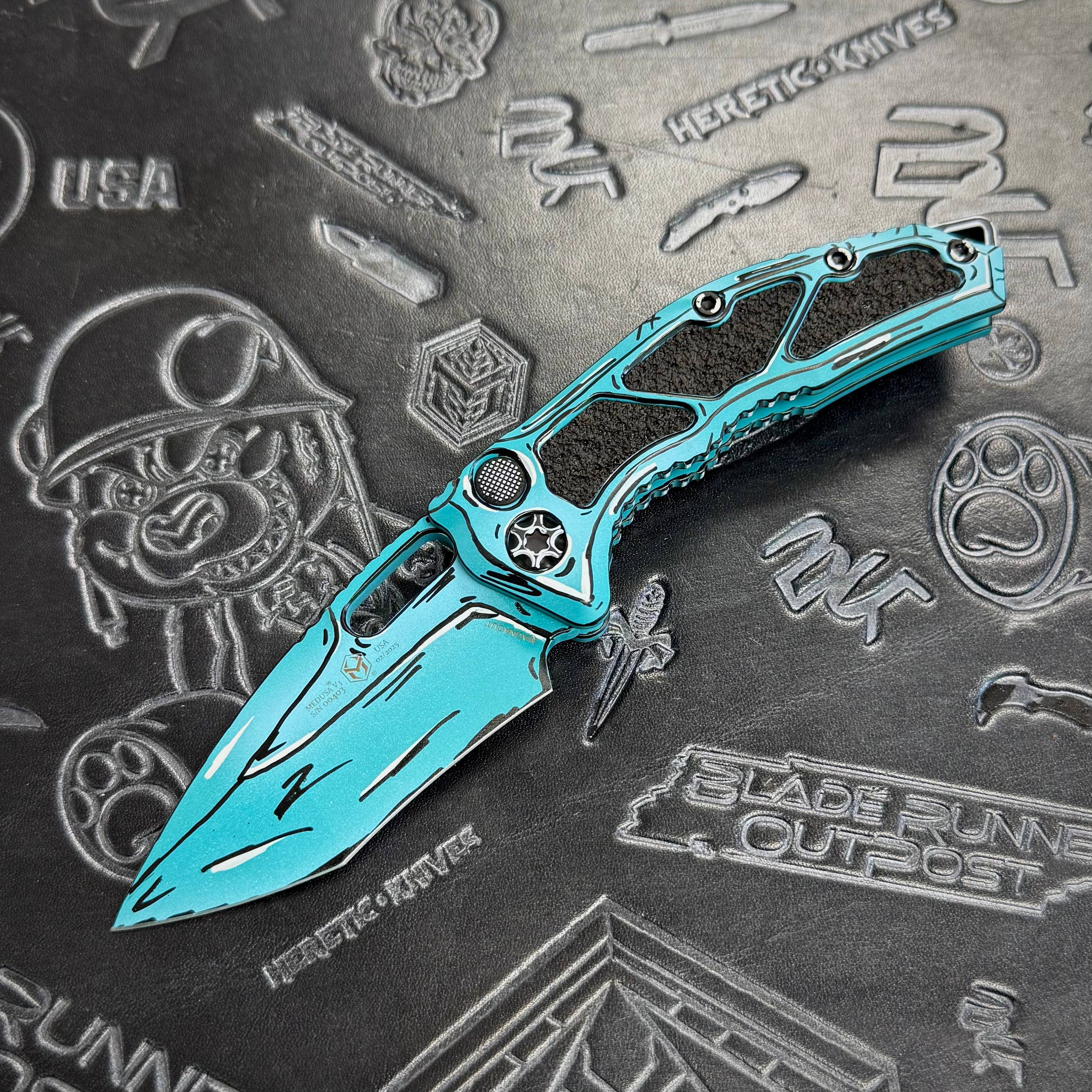 Heretic Knives Medusa Auto Recurve - Turquoise Cel Shading H012-CS-TQ
