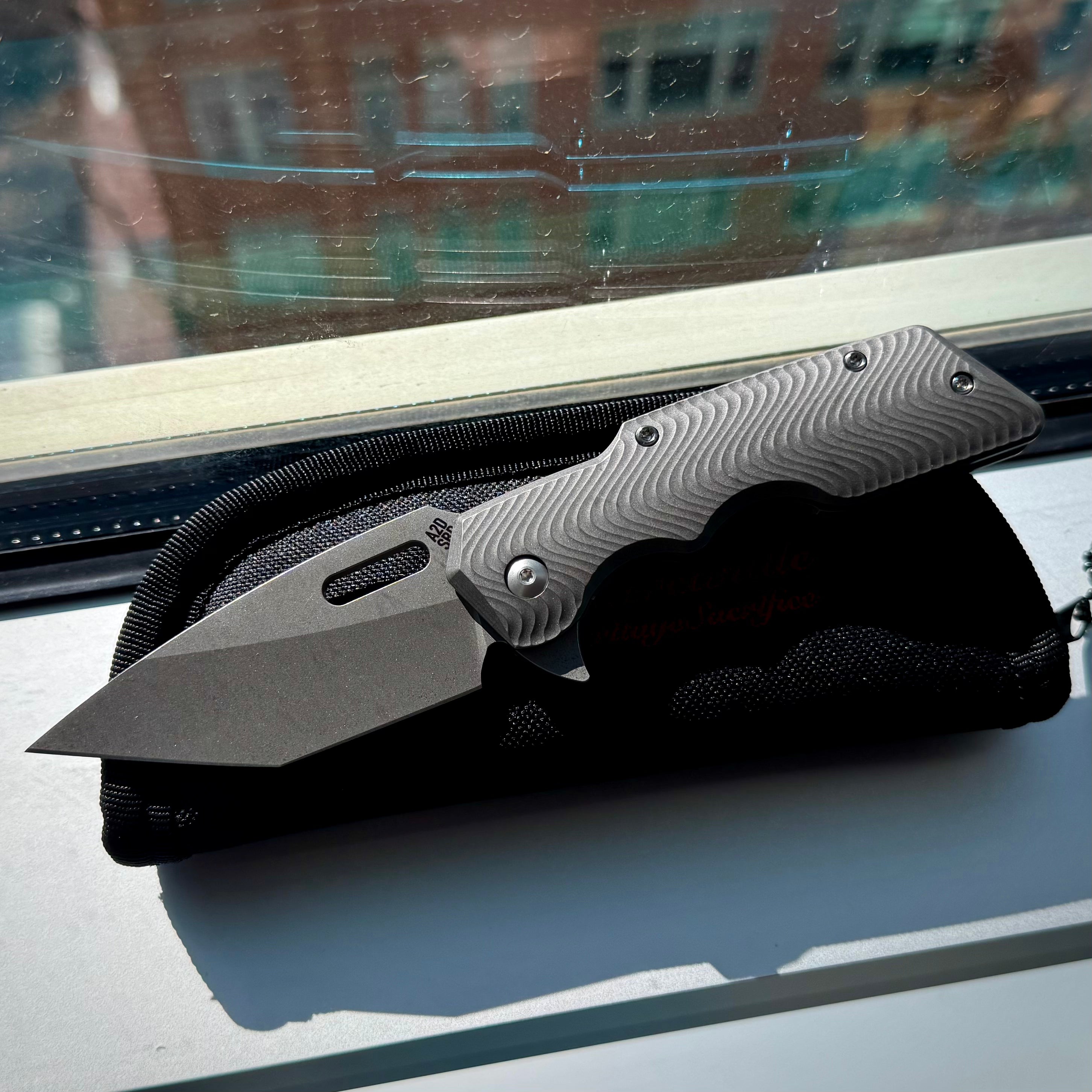 Attn2Detail Mercantile Mk.1 Medium Small Batch - Hissatsu Rising Grind - Stonewash Flow - Stonewash S30V