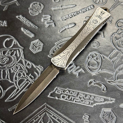 Heretic Manticore X Custom - Hand Engraved - Hand Ground DLC Vegas Forge Damascus Double Edge - 2 tone Hefted DLC stainless chassis - Flamed Ti Clip - Carbon Fiber Button S/N: 010