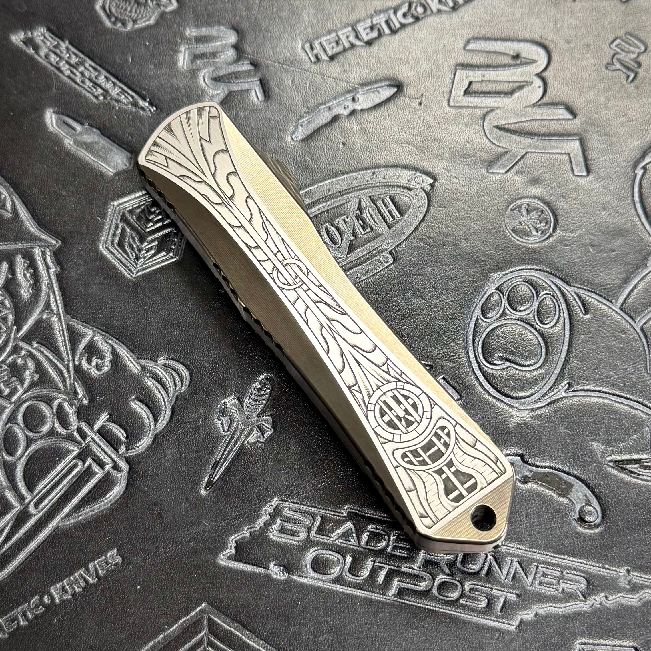 Heretic Manticore X Custom - Hand Engraved - Hand Ground DLC Vegas Forge Damascus Double Edge - 2 tone Hefted DLC stainless chassis - Flamed Ti Clip - Carbon Fiber Button S/N: 010
