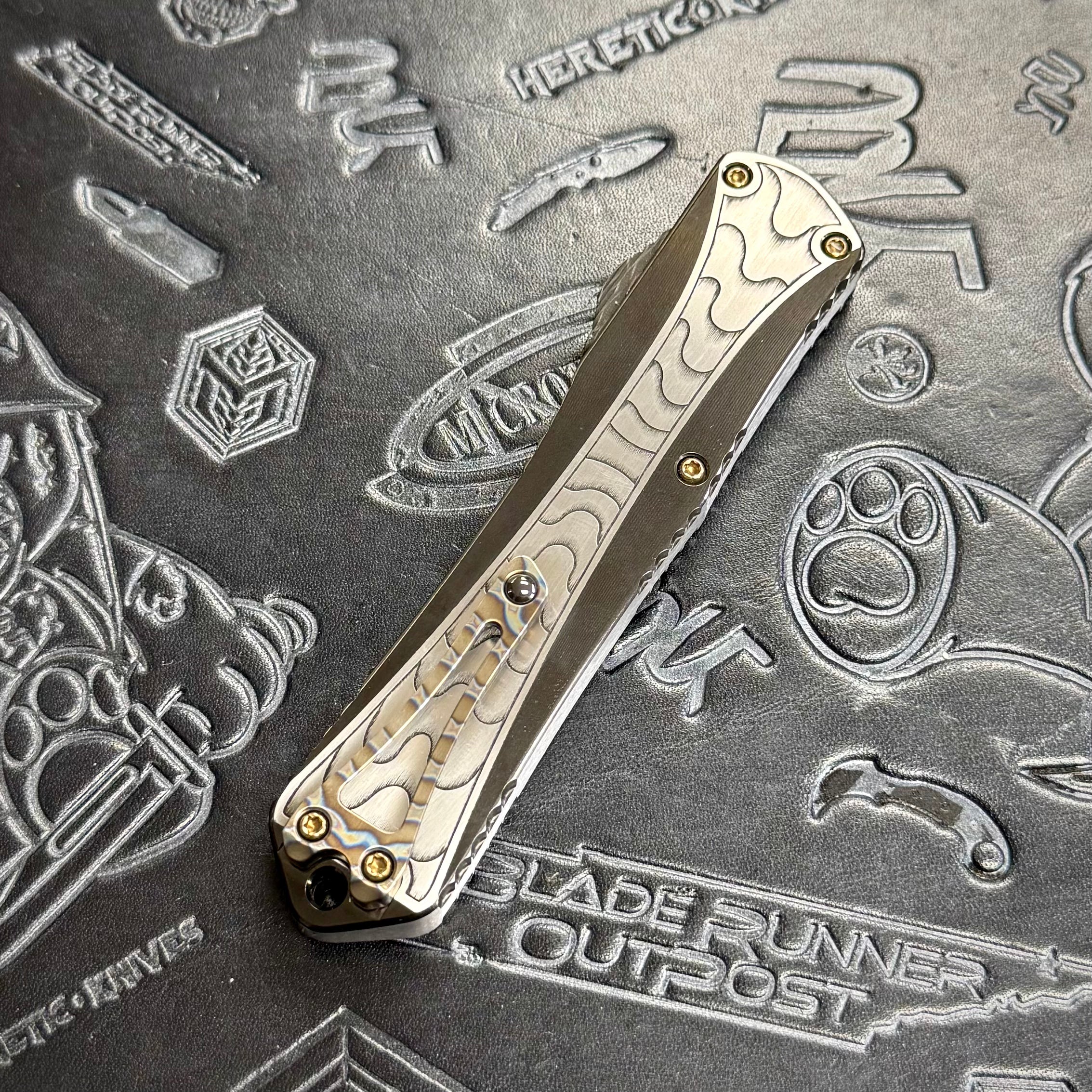 Heretic Manticore X Custom - Hand Engraved - Hand Ground DLC Vegas Forge Damascus Double Edge - 2 tone Hefted DLC stainless chassis - Flamed Ti Clip - Carbon Fiber Button S/N: 010