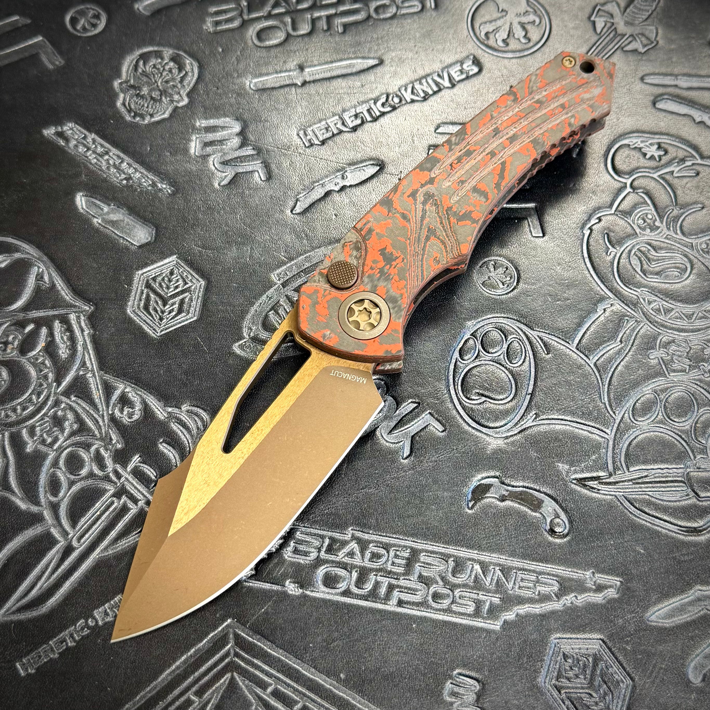 Heretic Pariah Manual - Blood Red Camo Carbon - Bronze Blade & Hardware H046-7A-RD/CC