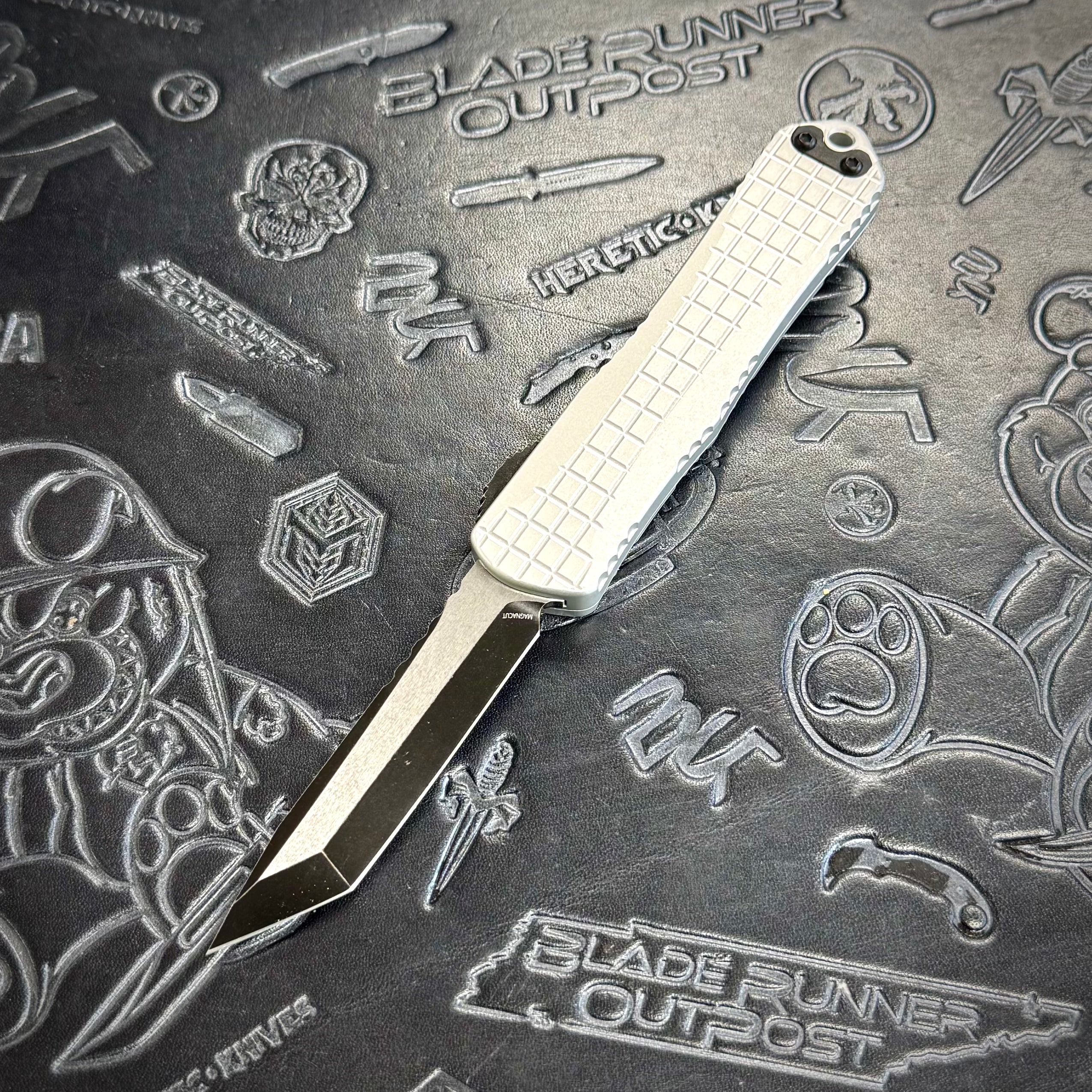 Heretic Manticore E - Battle Black 2-Tone Tanto - Blizzard Worn Grenade Grip H027F-14A-BLZ