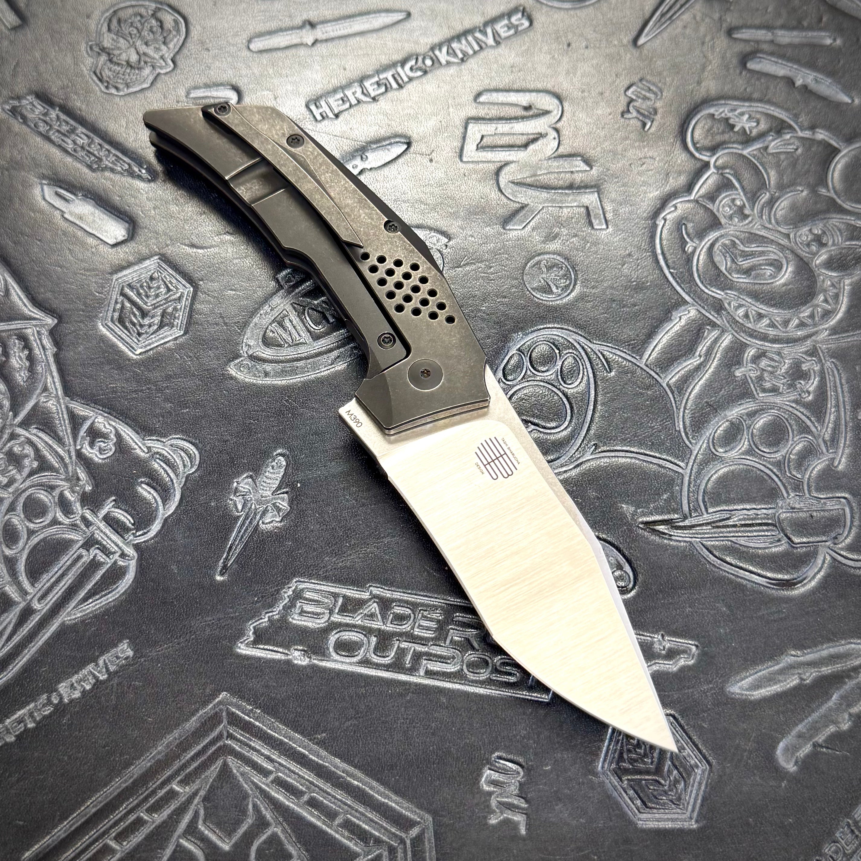 Reate T3500 - Black Stonewash Ti - Black Stonewash Brass inlays - Satin M390 *DISCONTINUED*