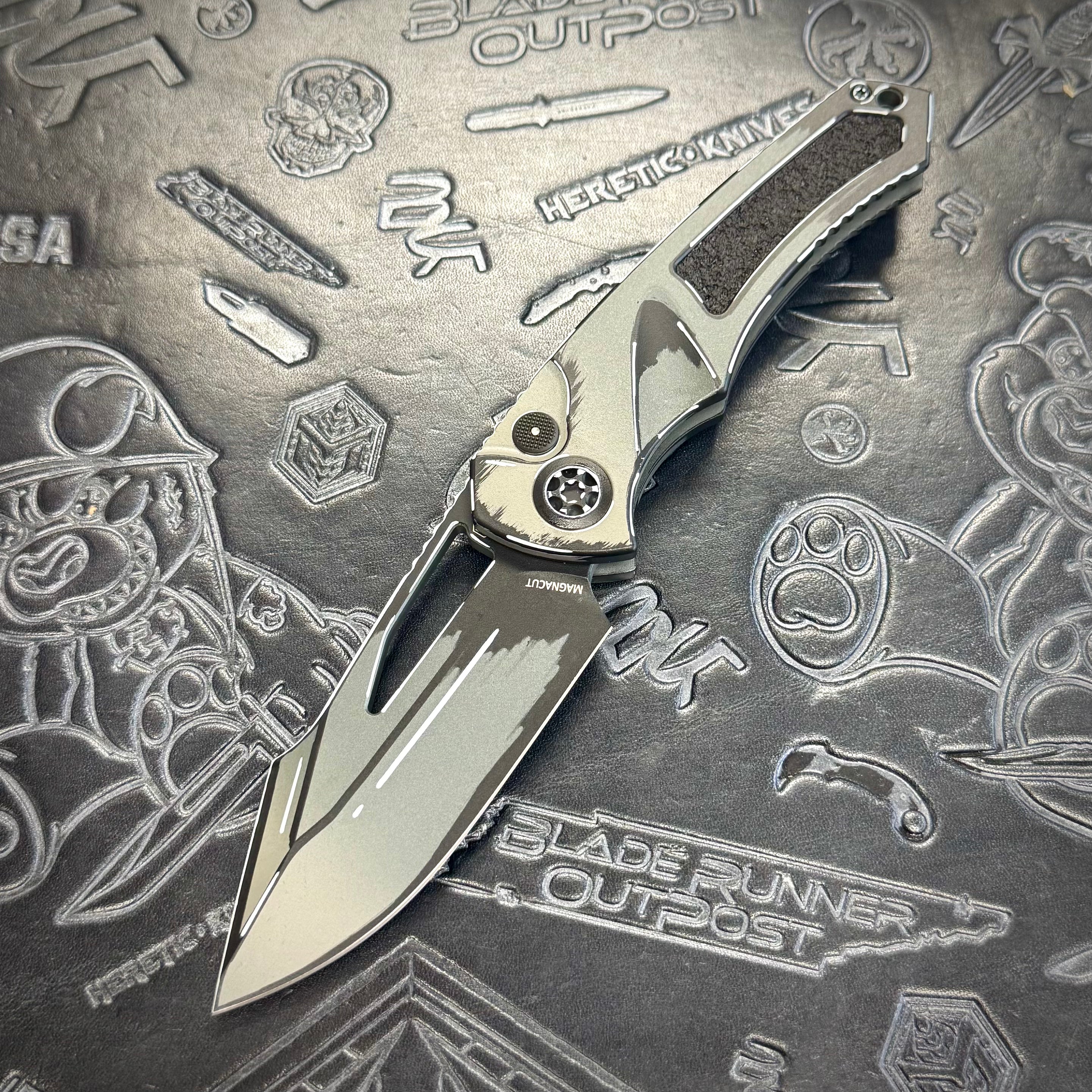 Heretic Pariah Manual - Stealth Gray Cel-Shading - Tritium button inlay H046-CS-GRY