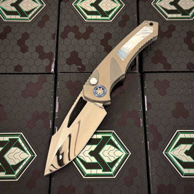 Heretic Pariah Manual Custom - Single Edge Mirror Polish - Hefted Titanium Chassis w/ Mother of Pearl inlays & Mother of Pearl button inlay - Blue Ti pivot collars
S/N: 002