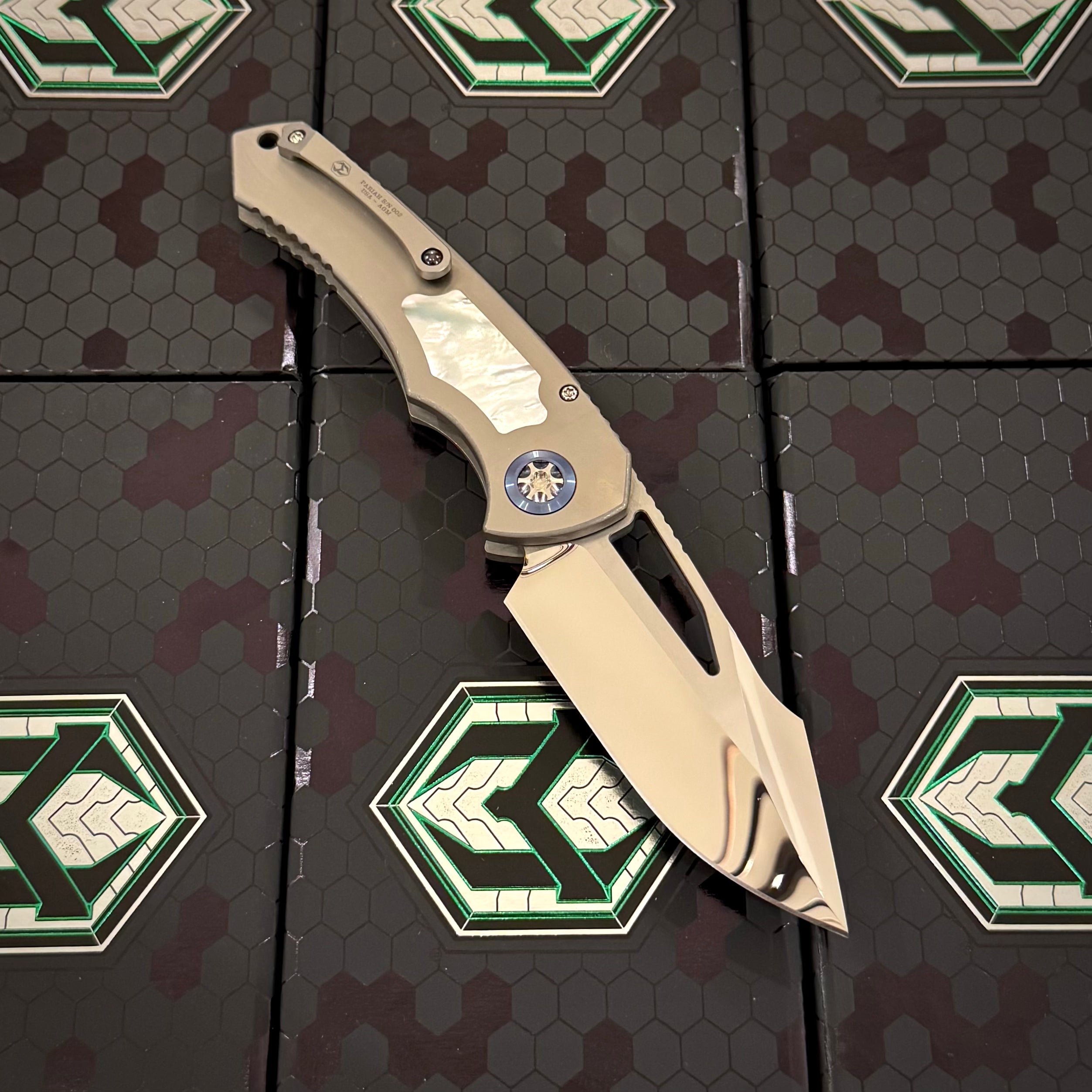 Heretic Pariah Manual Custom - Single Edge Mirror Polish - Hefted Titanium Chassis w/ Mother of Pearl inlays & Mother of Pearl button inlay - Blue Ti pivot collars
S/N: 002