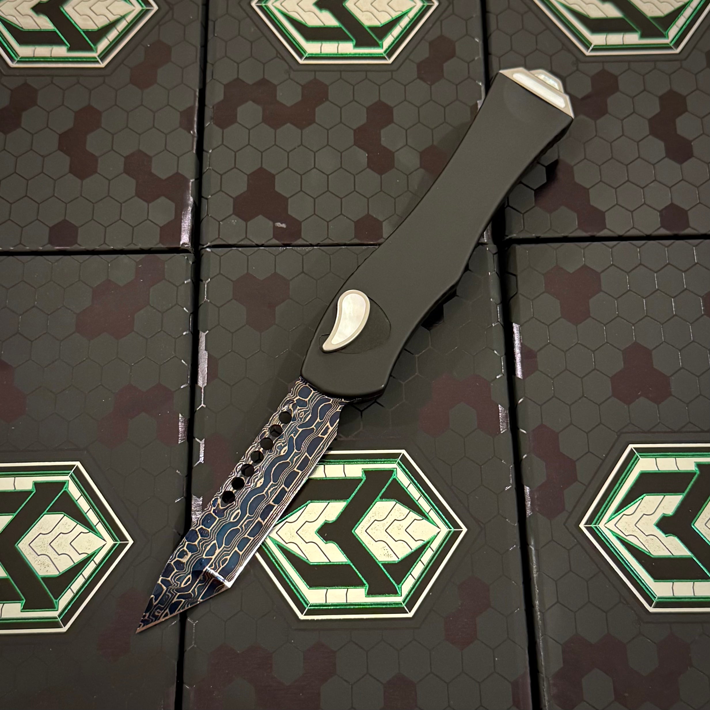 Heretic Hydra V4 Custom - Blued Vegas Forge Reptilian Compound Grind Tanto - Aluminum Chassis w/ Mother of Pearl inlaid Stainless Steel Button Cover, Button, Charging Handle & Plate S/N: 002