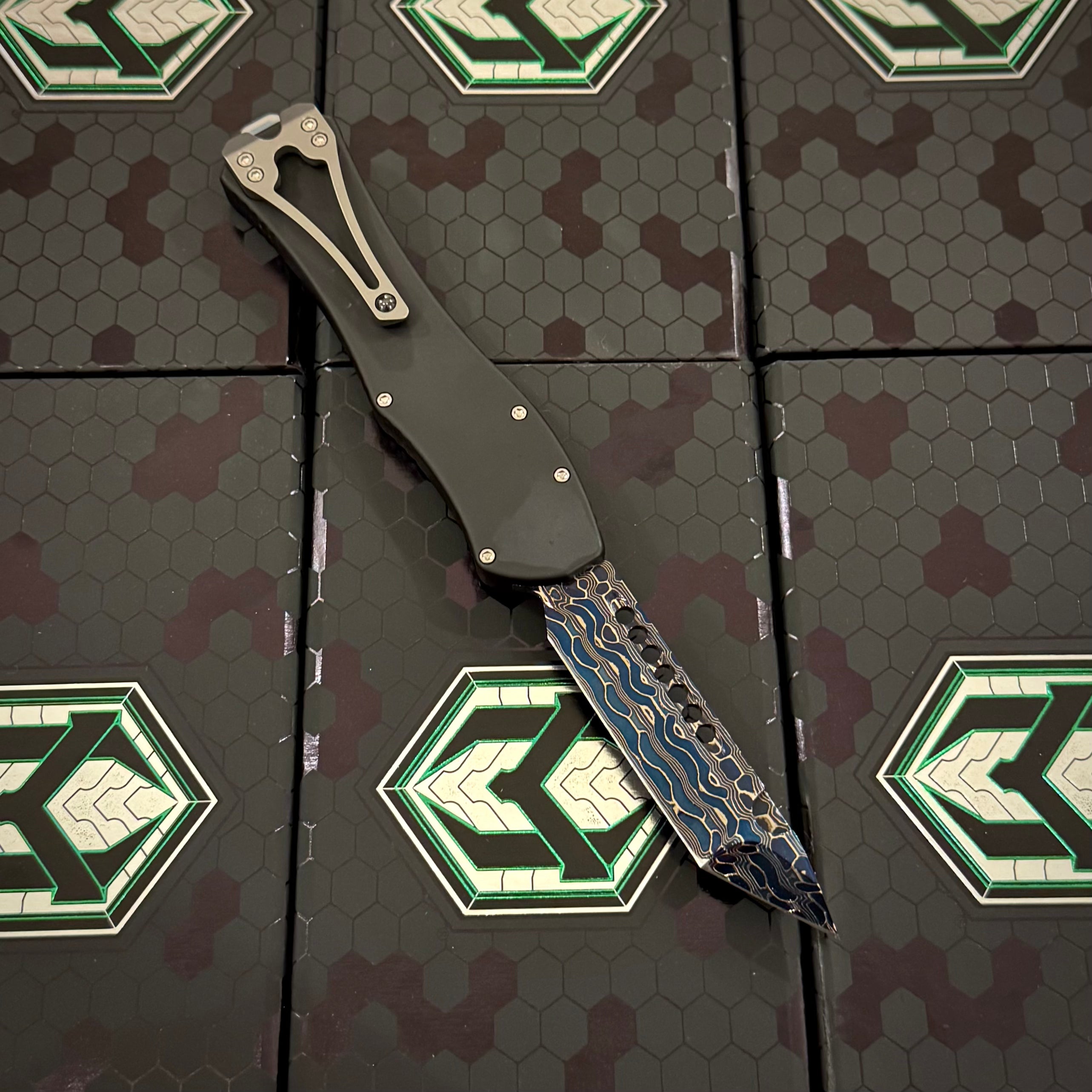 Heretic Hydra V4 Custom - Blued Vegas Forge Reptilian Compound Grind Tanto - Aluminum Chassis w/ Mother of Pearl inlaid Stainless Steel Button Cover, Button, Charging Handle & Plate S/N: 002