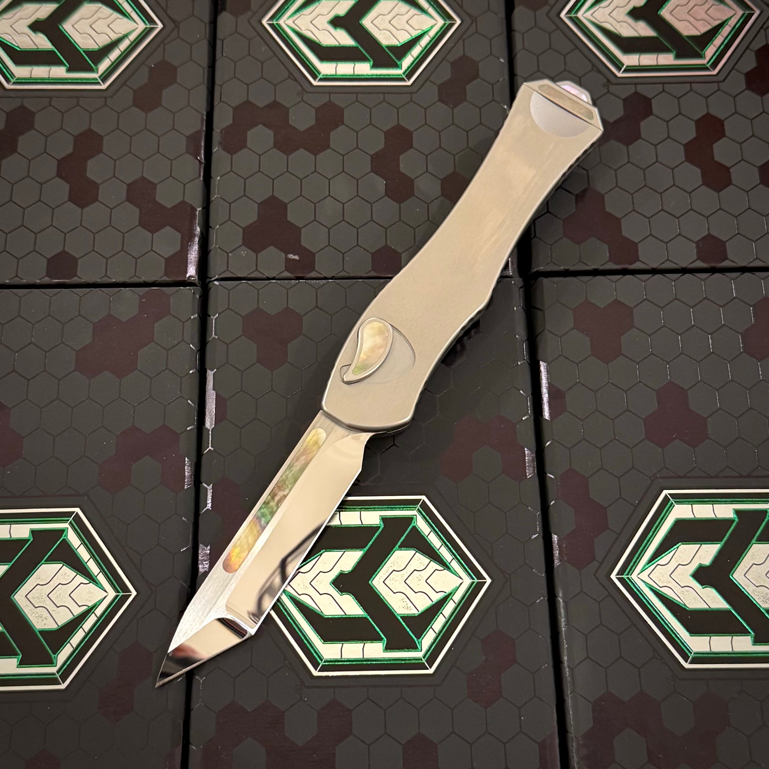 Heretic Hydra V4 Custom - Mirror Polish Compound Grind Tanto - Stainless Steel Chassis w/ Black Pearl inlaid Button Cover, Button, Charging Handle & Plate S/N: 007