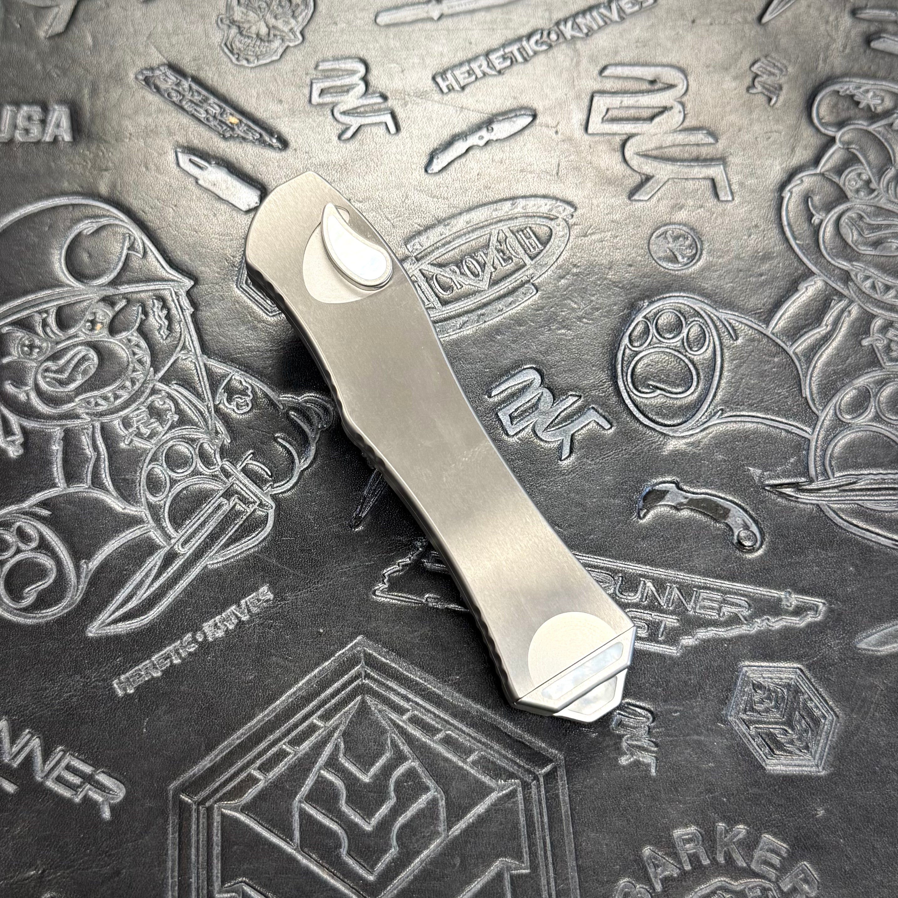 Heretic Hydra V4 Custom - Mirror Polish Compound Grind Tanto - Stainless Steel Chassis w/ Mother of Pearl inlaid Button Cover, Button, Charging Handle & Plate S/N: 011