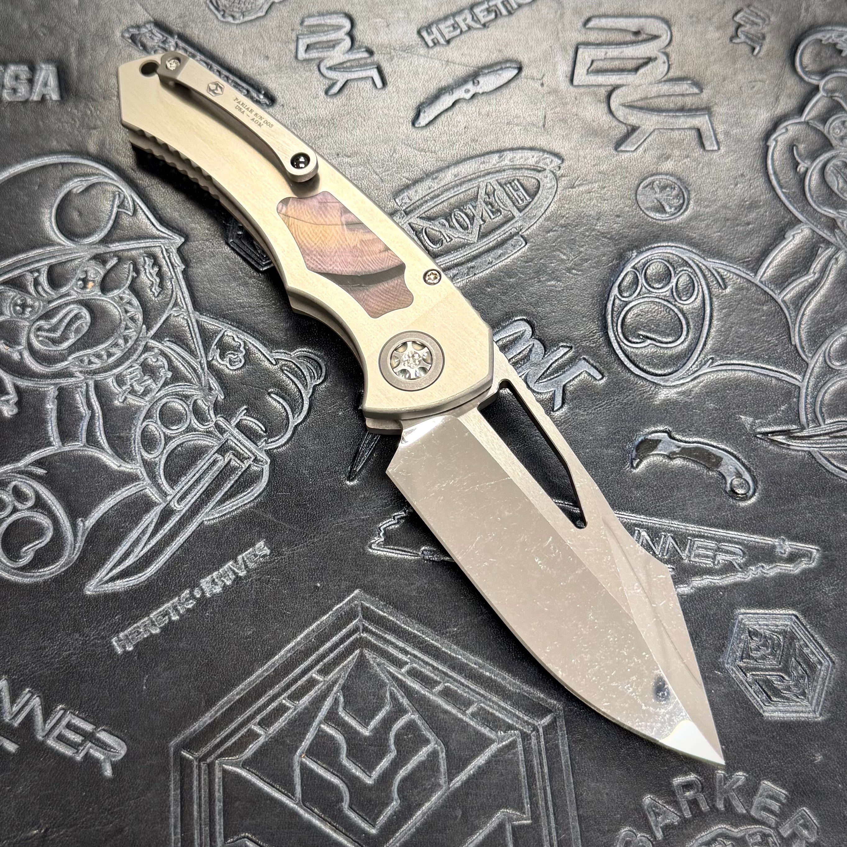 Heretic Pariah Manual Custom - Single Cracked Ice - Hefted
Titanium Chassis w/ Purple
Mammoth Inlays & Purple Mammoth button inlay S/N: 003